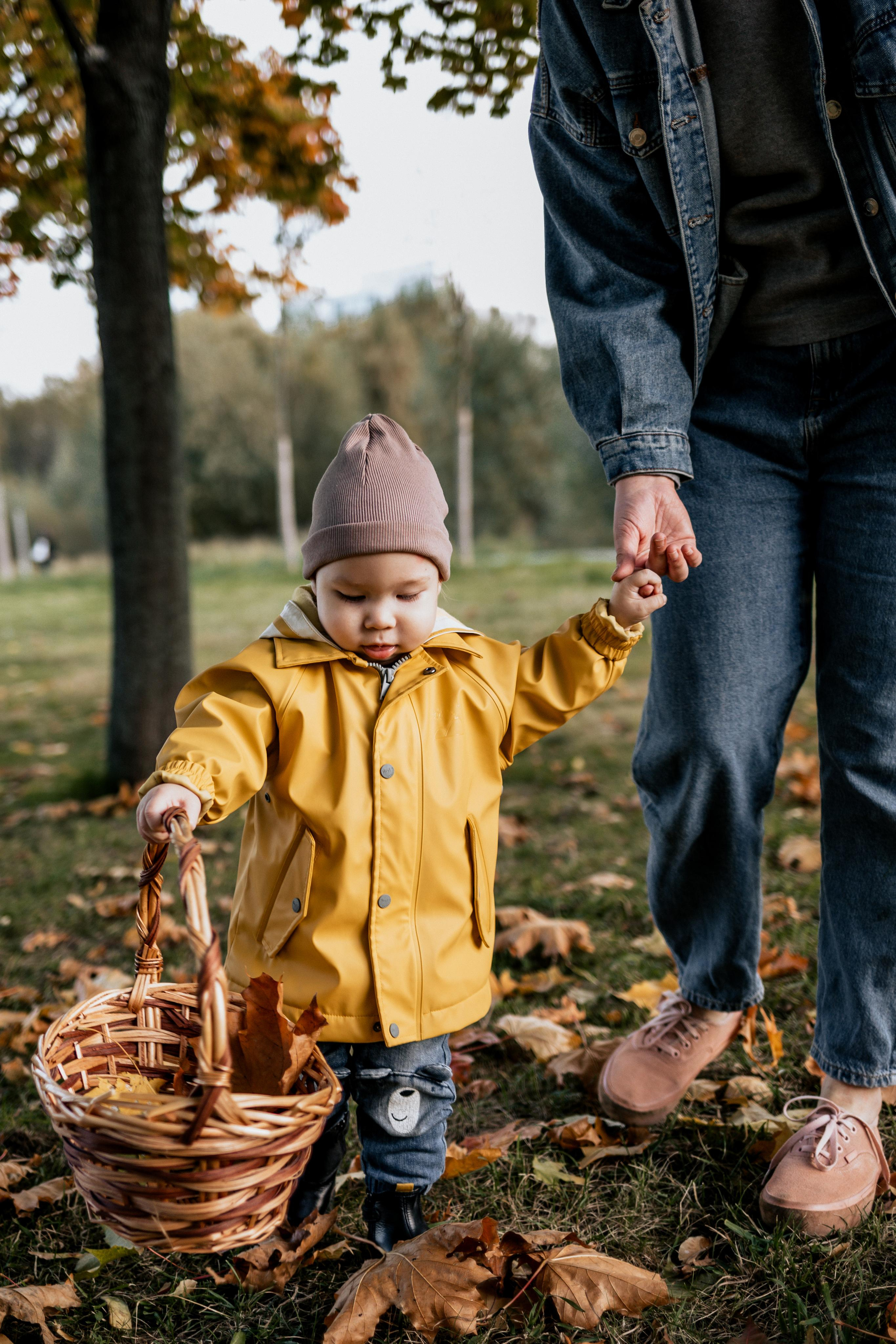 Семейная фотосессия в парке. Прогулочная фотосессия в Москве. Семейный фотограф. Фотосессия в Москве. Фотосессия в Видном. Фотограф Москва. Фотограф Видное. Свадебный и семейный фотограф. Душевный фотограф. Красивые фотографии прогулок. Заказать фотосессию. 