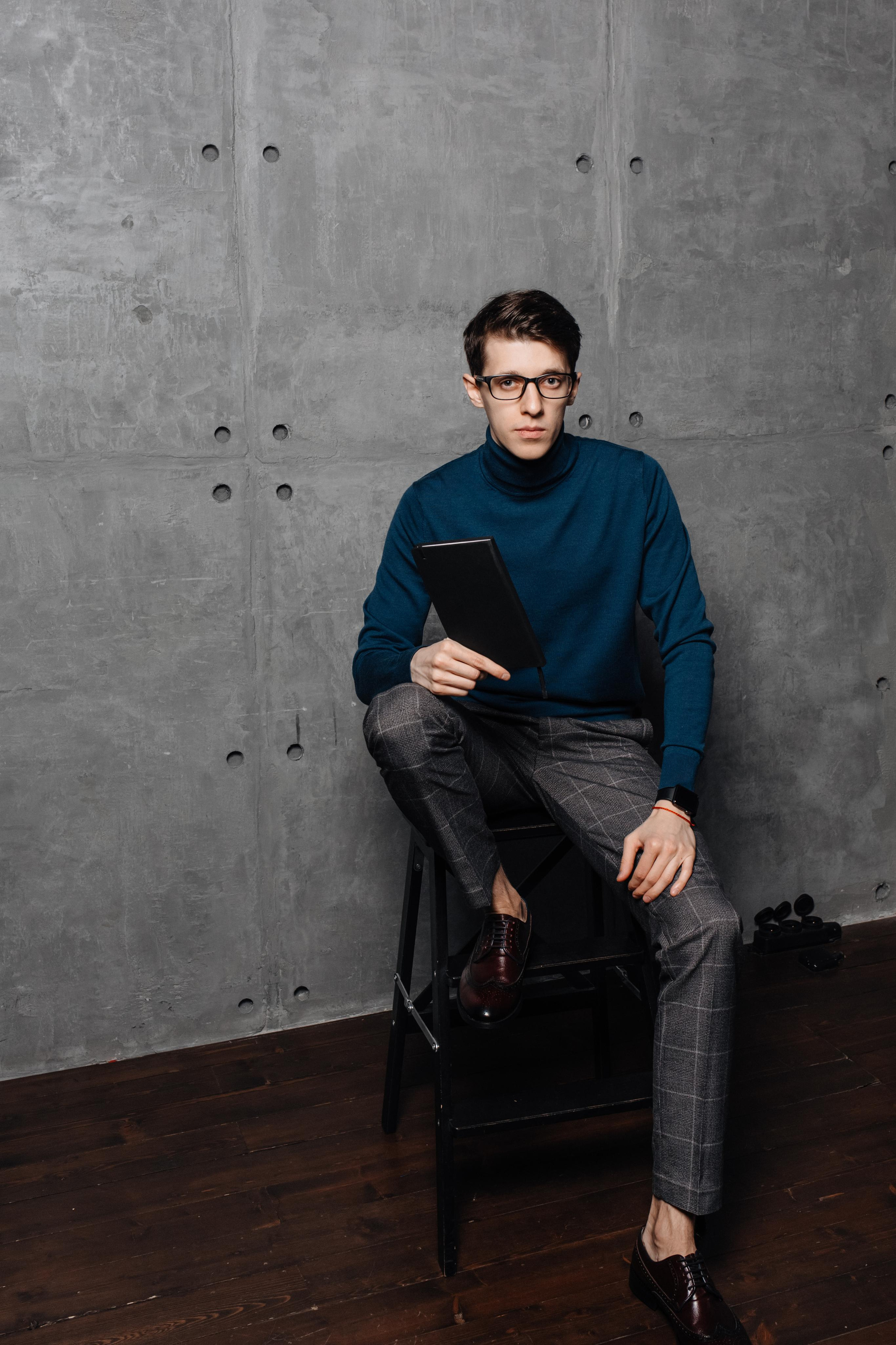 Мужская фотосессия в Москве. Мужской портрет. Мужской фотограф. Фотографии мужчин. Контент для мужчины. Бизнес портрет. Фотосессия для бизнеса.