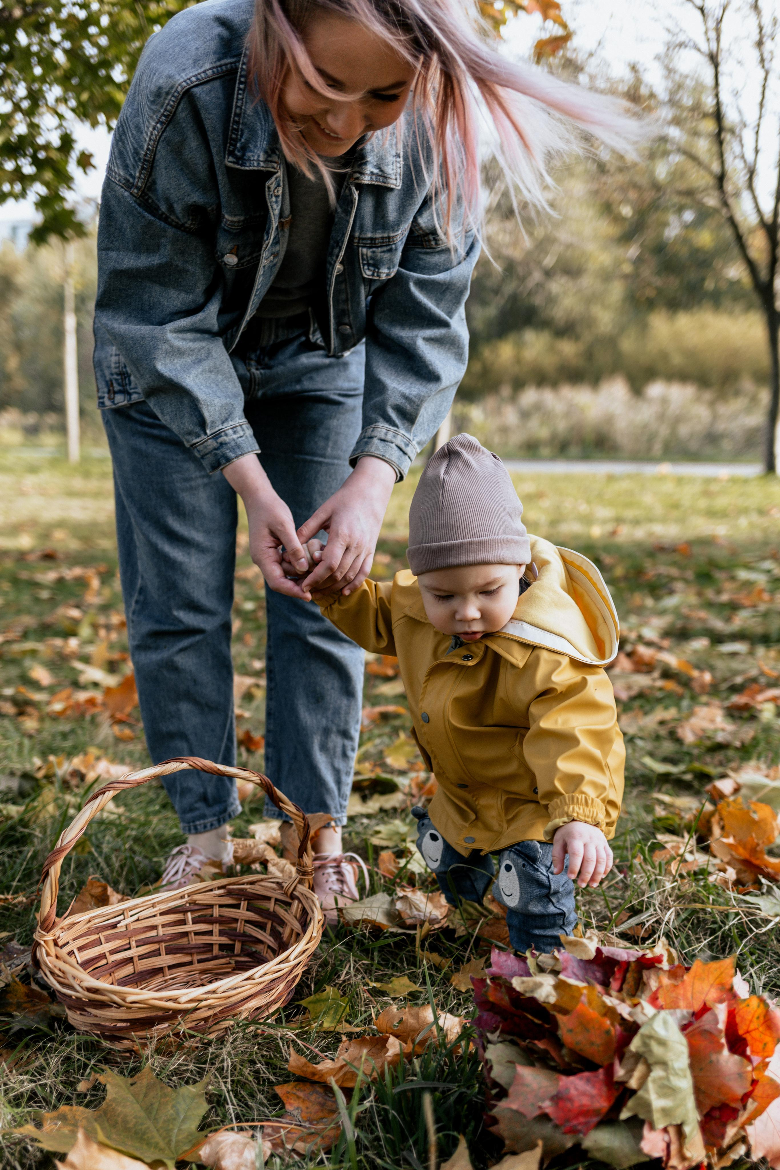 Семейная фотосессия в парке. Прогулочная фотосессия в Москве. Семейный фотограф. Фотосессия в Москве. Фотосессия в Видном. Фотограф Москва. Фотограф Видное. Свадебный и семейный фотограф. Душевный фотограф. Красивые фотографии прогулок. Заказать фотосессию. 