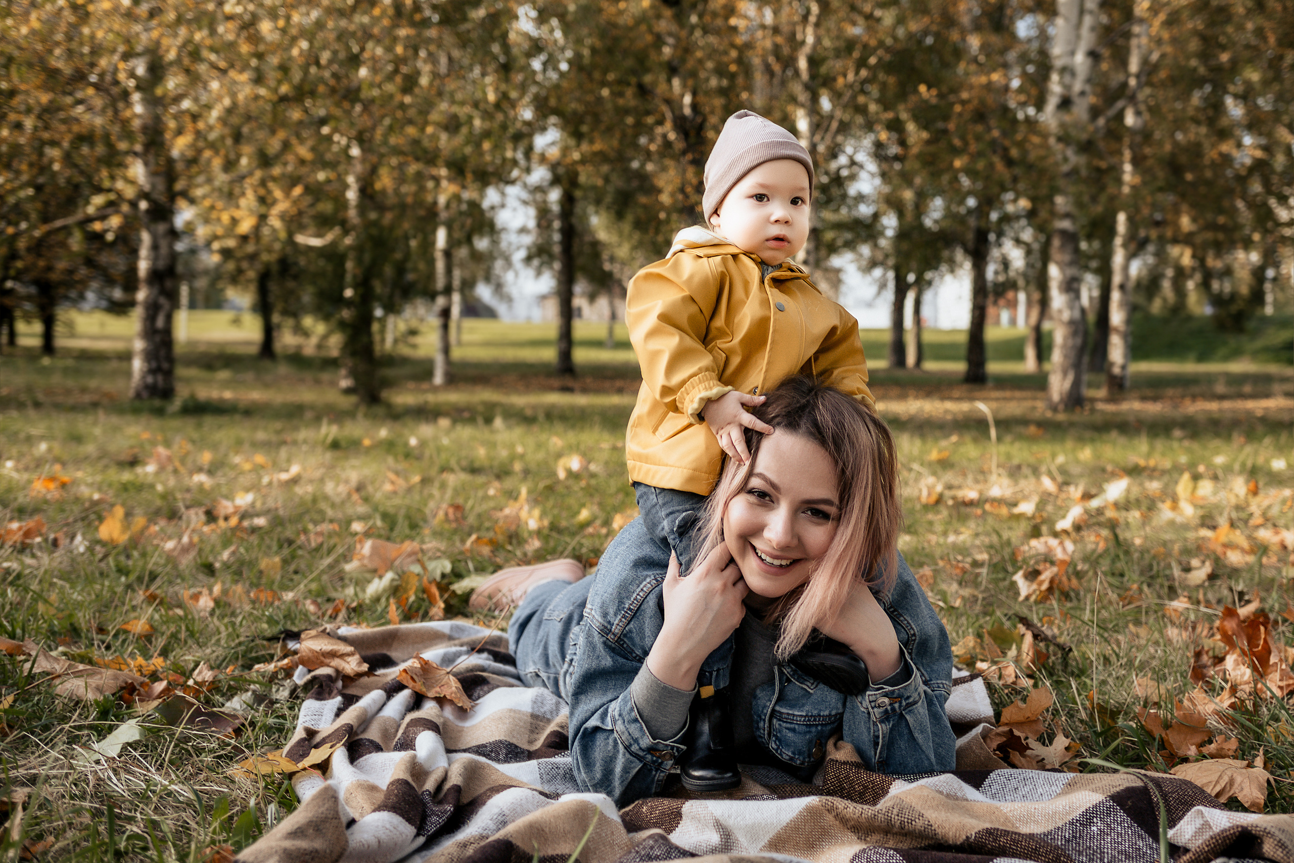 Семейная фотосессия в парке. Прогулочная фотосессия в Москве. Семейный фотограф. Фотосессия в Москве. Фотосессия в Видном. Фотограф Москва. Фотограф Видное. Свадебный и семейный фотограф. Душевный фотограф. Красивые фотографии прогулок. Заказать фотосессию. 
