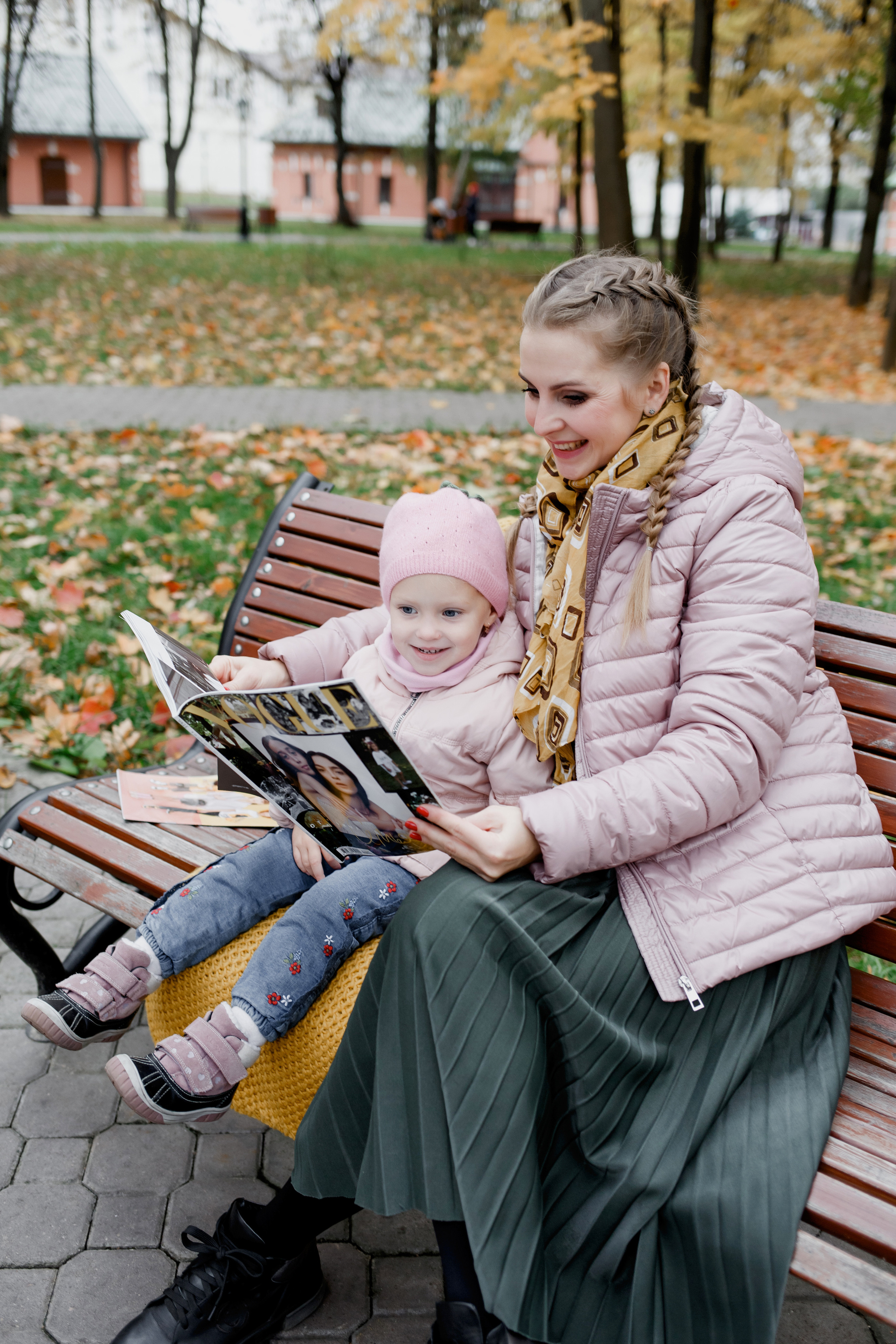 Семейная фотосессия в парке. Прогулочная фотосессия в Москве. Семейный фотограф. Фотосессия в Москве. Фотосессия в Видном. Фотограф Москва. Фотограф Видное. Свадебный и семейный фотограф. Душевный фотограф. Красивые фотографии прогулок. Заказать фотосессию. 