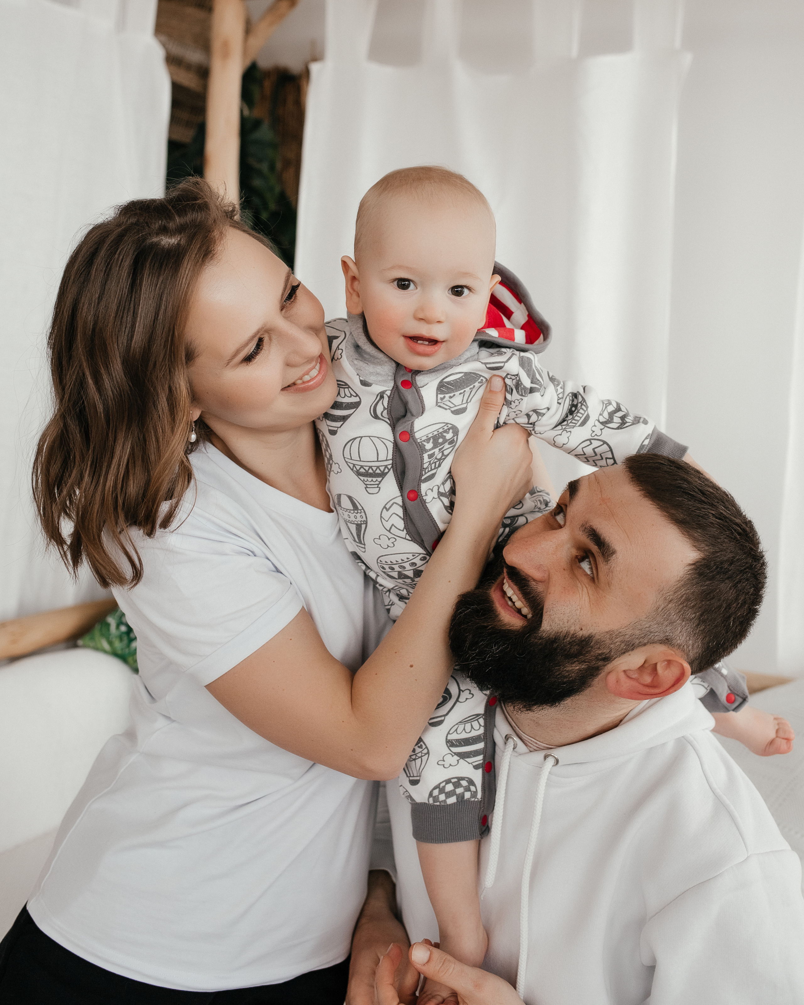 Домашняя семейная фотосессия в Москве, Домодедово, Видное, Бутово, Щербинка. Семейный фотограф Москва и Московская область. Семейная фотосессия на природе. Фотосессия детского праздника. Фотосессия юбилея. Фотосессия в день рождения. Фотограф на годик ребенку. Детский фотограф. Фоторепортаж семейного праздника. Детский фотограф Москва.