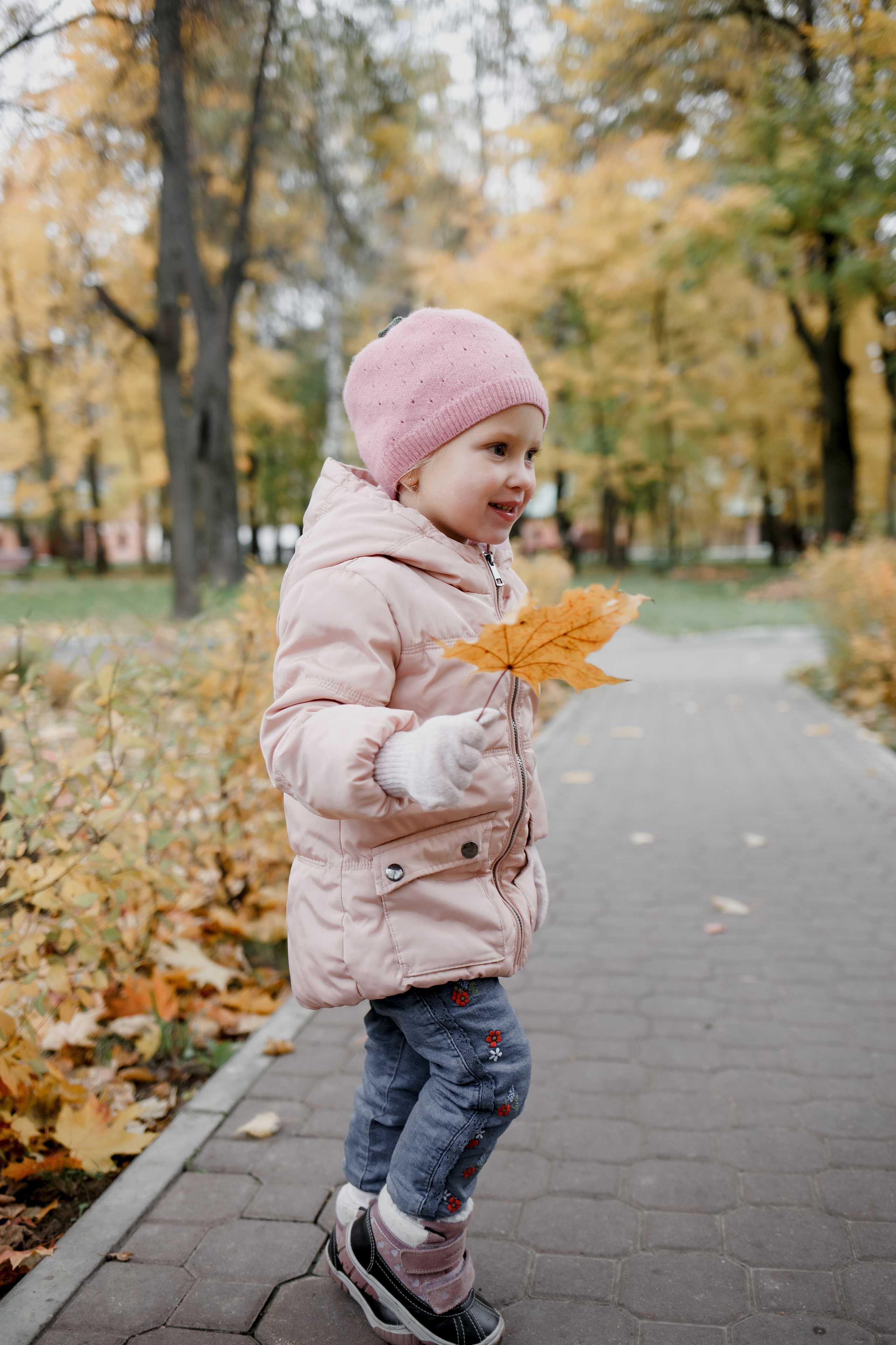 Семейная фотосессия в парке. Прогулочная фотосессия в Москве. Семейный фотограф. Фотосессия в Москве. Фотосессия в Видном. Фотограф Москва. Фотограф Видное. Свадебный и семейный фотограф. Душевный фотограф. Красивые фотографии прогулок. 