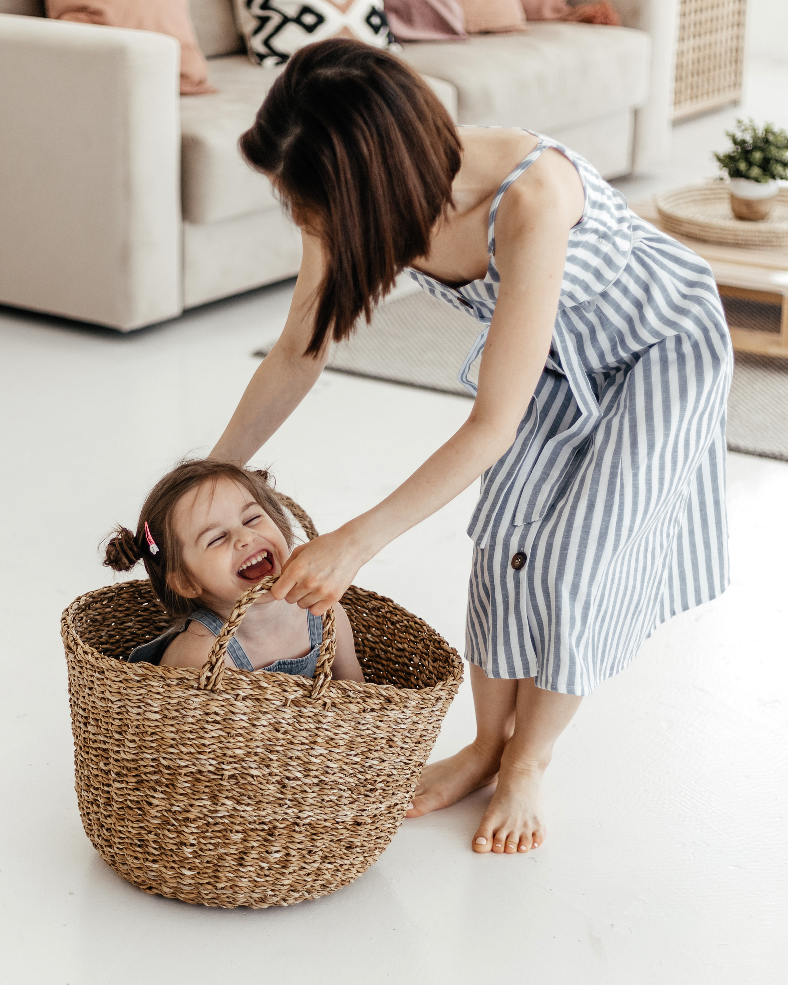 Домашняя семейная фотосессия в Москве, Домодедово, Видное, Бутово, Щербинка. Семейный фотограф Москва и Московская область. Семейная фотосессия на природе. Фотосессия детского праздника. Фотосессия юбилея. Фотосессия в день рождения. Фотограф на годик ребенку. Детский фотограф. Фоторепортаж семейного праздника. Детский фотограф Москва.