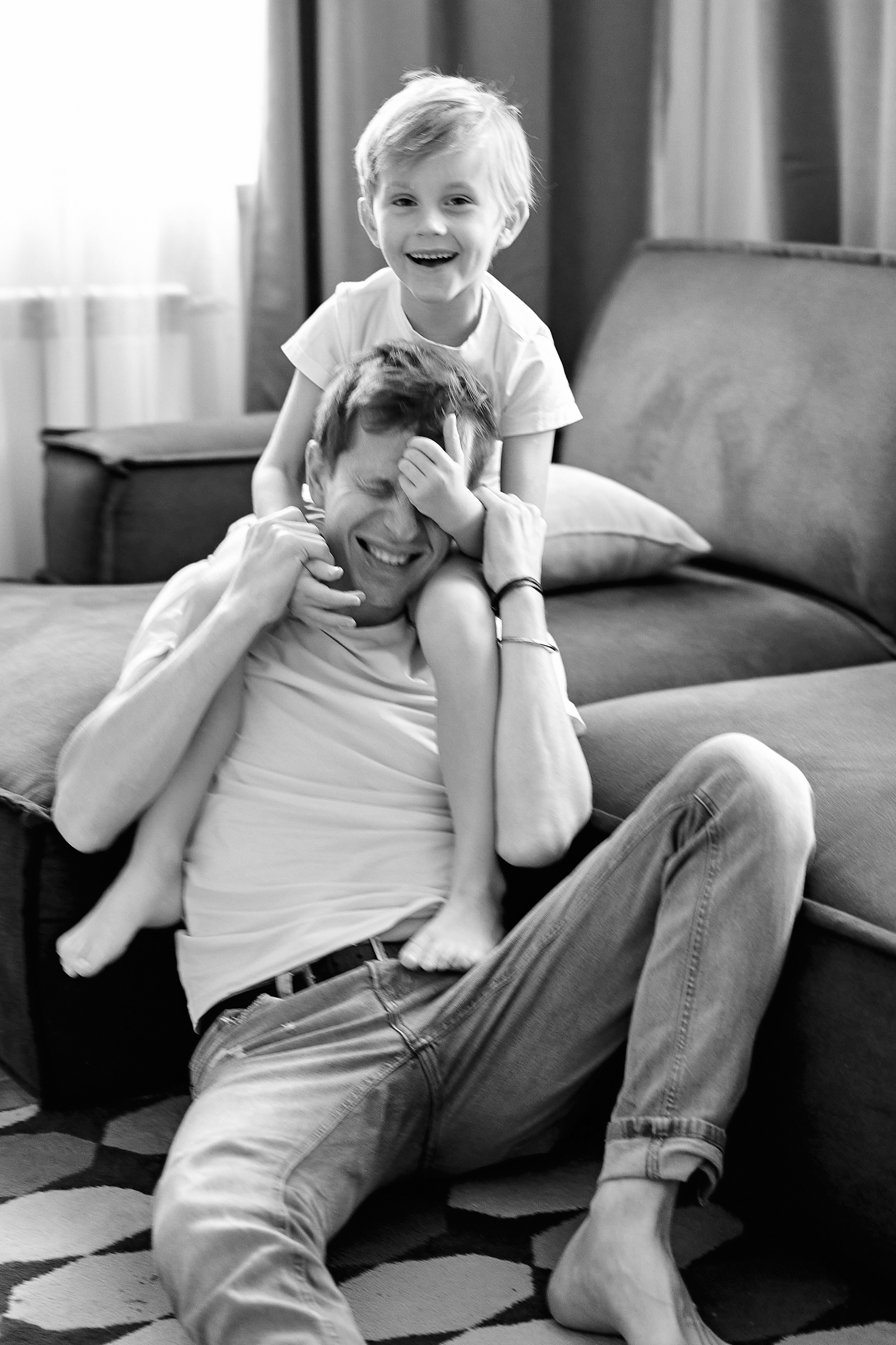 Домашняя семейная фотосессия в Москве, Домодедово, Видное, Бутово, Щербинка. Семейный фотограф Москва и Московская область. Семейная фотосессия на природе. Фотосессия детского праздника. Фотосессия юбилея. Фотосессия в день рождения. Фотограф на годик ребенку. Детский фотограф. Фоторепортаж семейного праздника. Детский фотограф Москва.