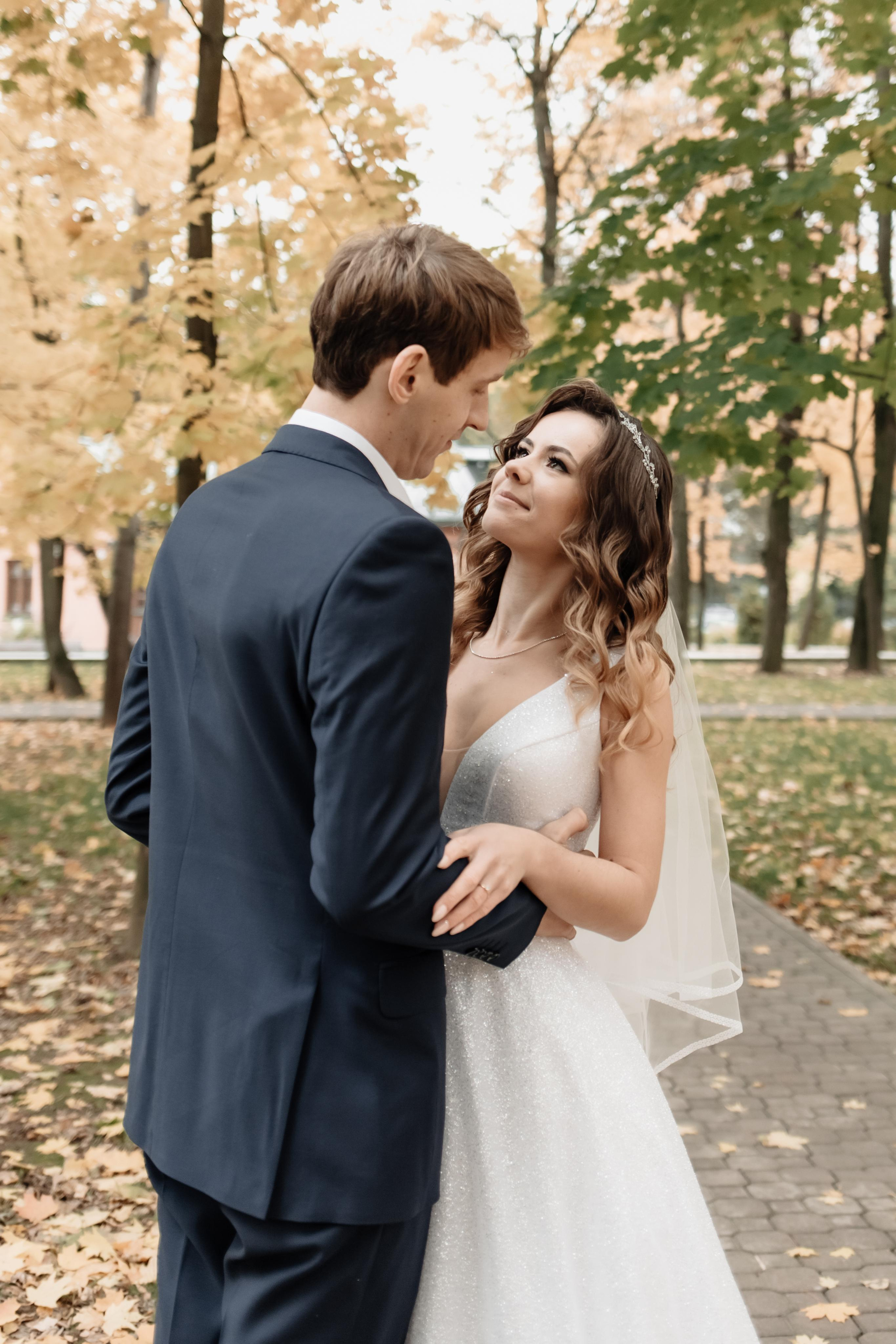 Свадебная фотосессия осенью в парке
