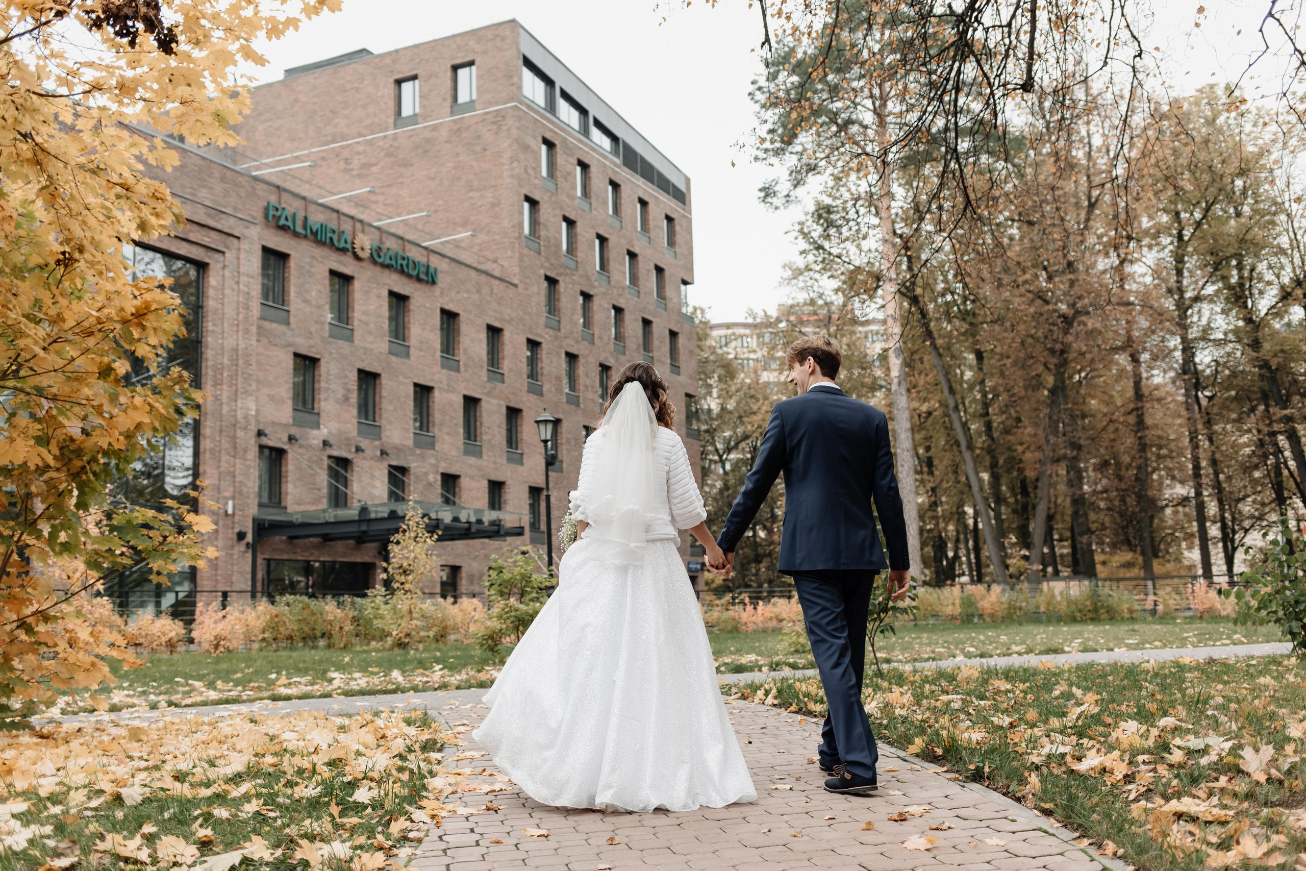 Свадебная фотосессия осенью в парке