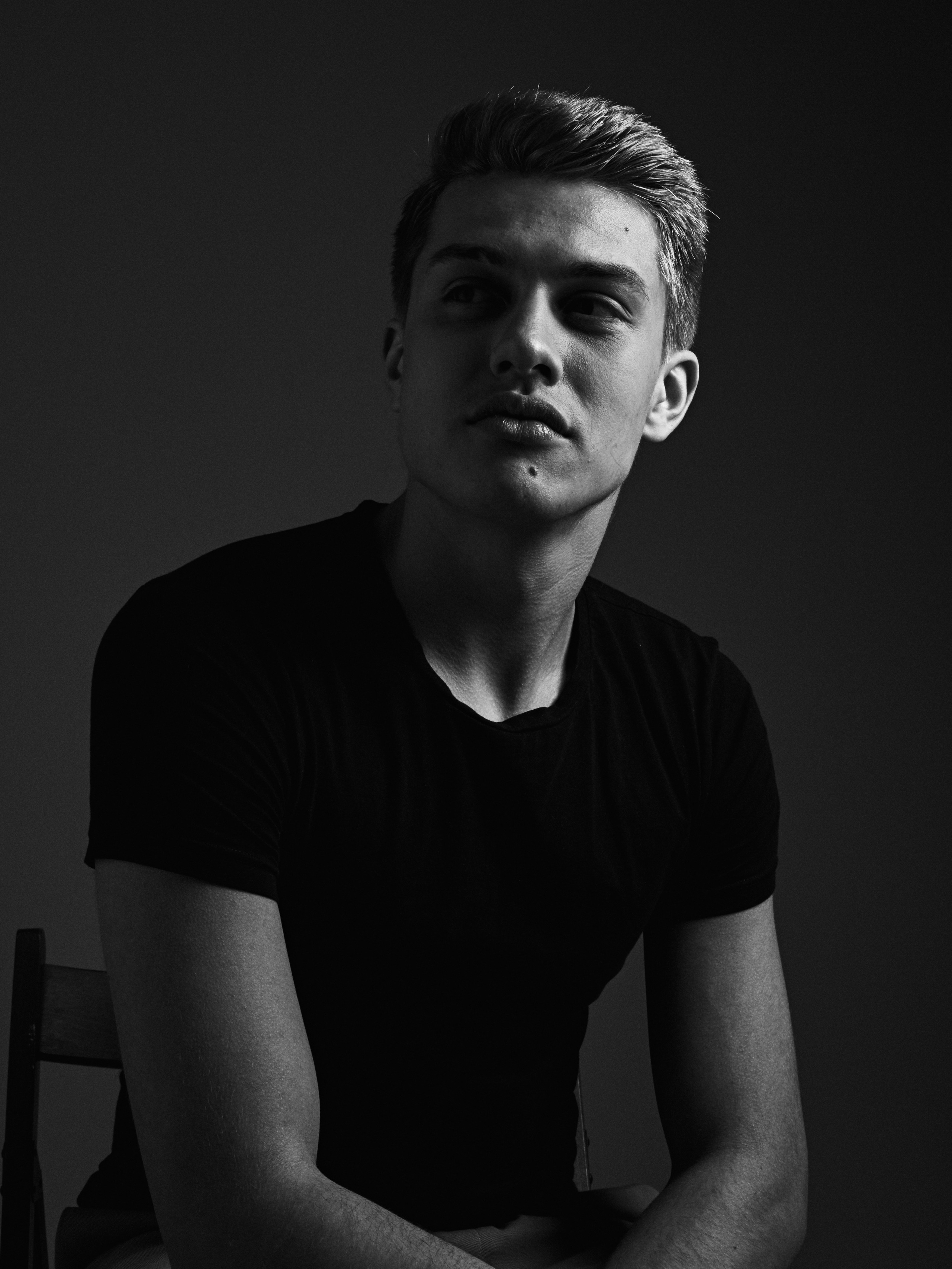 Мужская фотосессия в Москве. Мужской портрет. Мужской фотограф. Фотографии мужчин. Контент для мужчины. Бизнес портрет. Фотосессия для бизнеса.