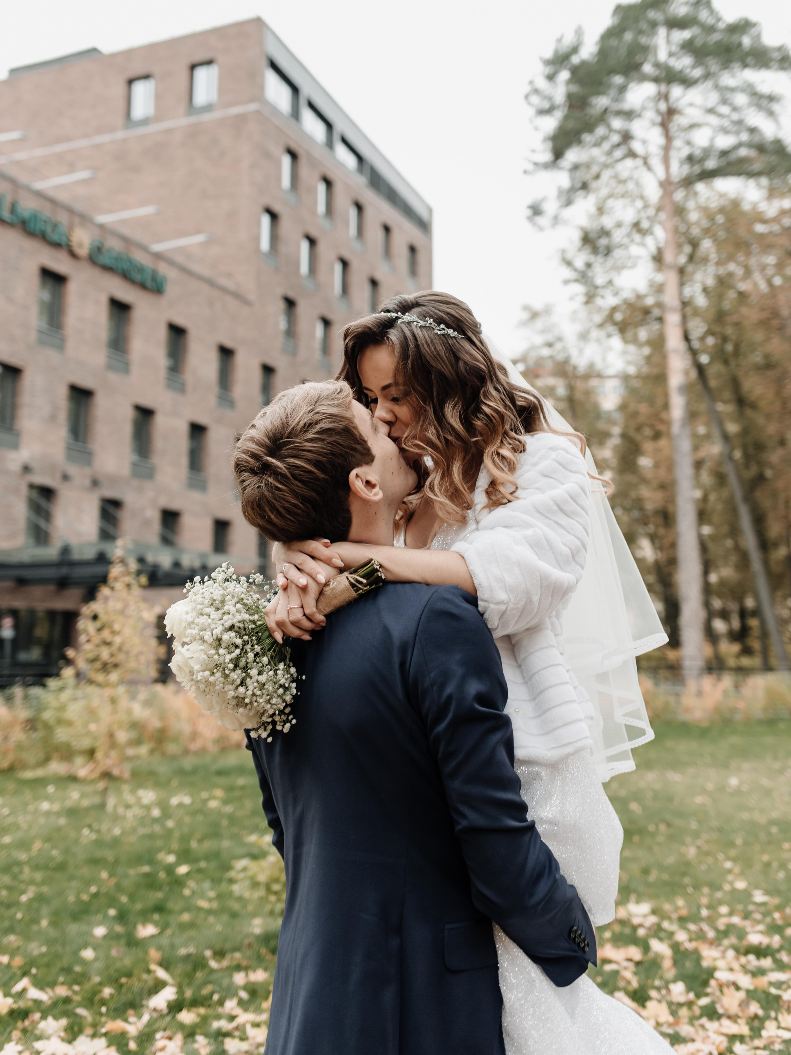 Свадебная фотосессия осенью в парке