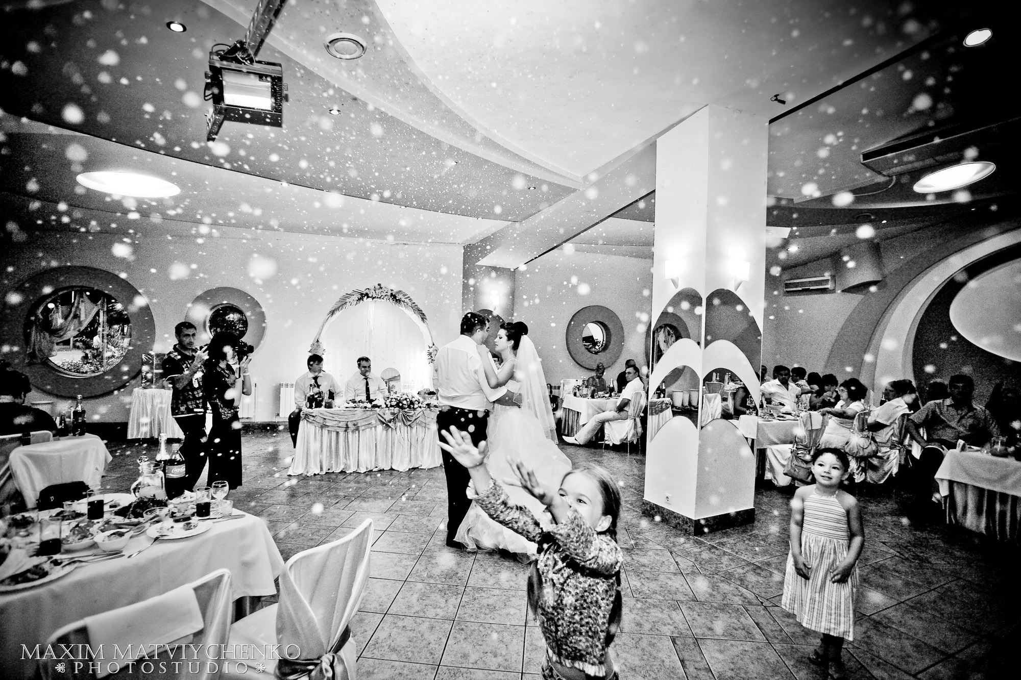 Свадебный фотограф в Ростове-на-Дону. Свадебная фотография в Ростове-н. Максим Матвийченко и Виктория Басова профессионалы своего дела