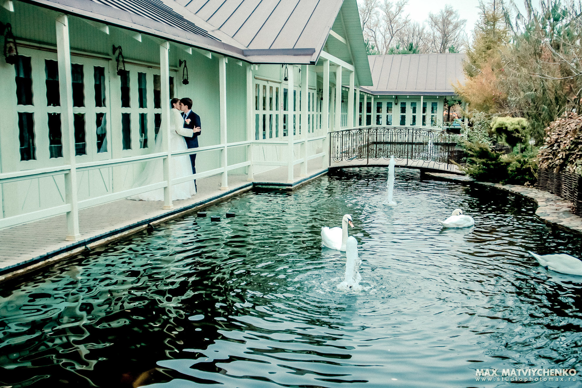 Wedding photographer. Professional photo and video shooting of wedding. Max Matvich and Victoria Basova are professionals in their field