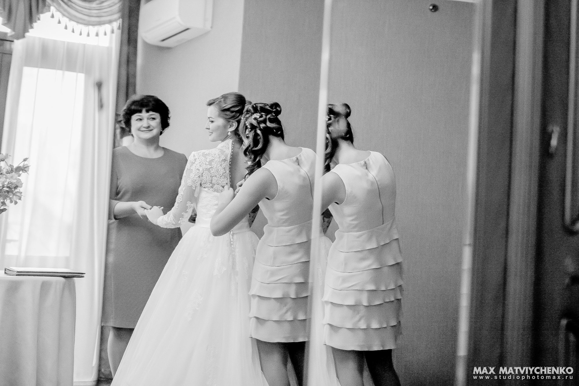 Wedding photographer. Professional photo and video shooting of wedding. Max Matvich and Victoria Basova are professionals in their field