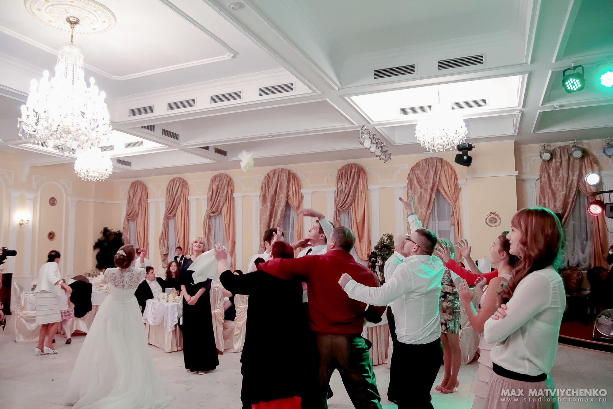 Wedding photographer. Professional photo and video shooting of wedding. Max Matvich and Victoria Basova are professionals in their field