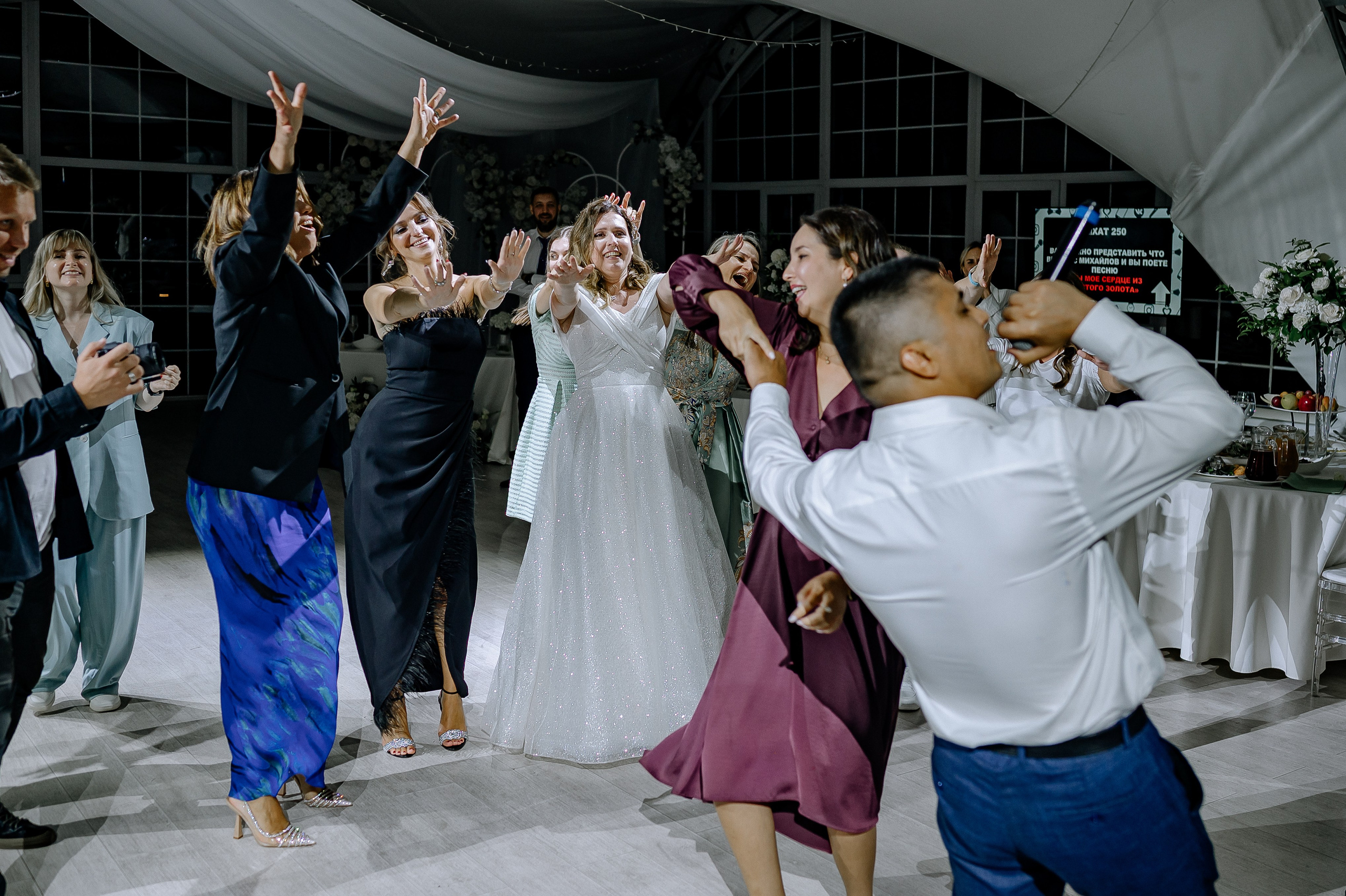 Свадебная фотосессия и выездная регистрация в Artiland. Свадебный фотограф Москва — Сергей и Татьяна