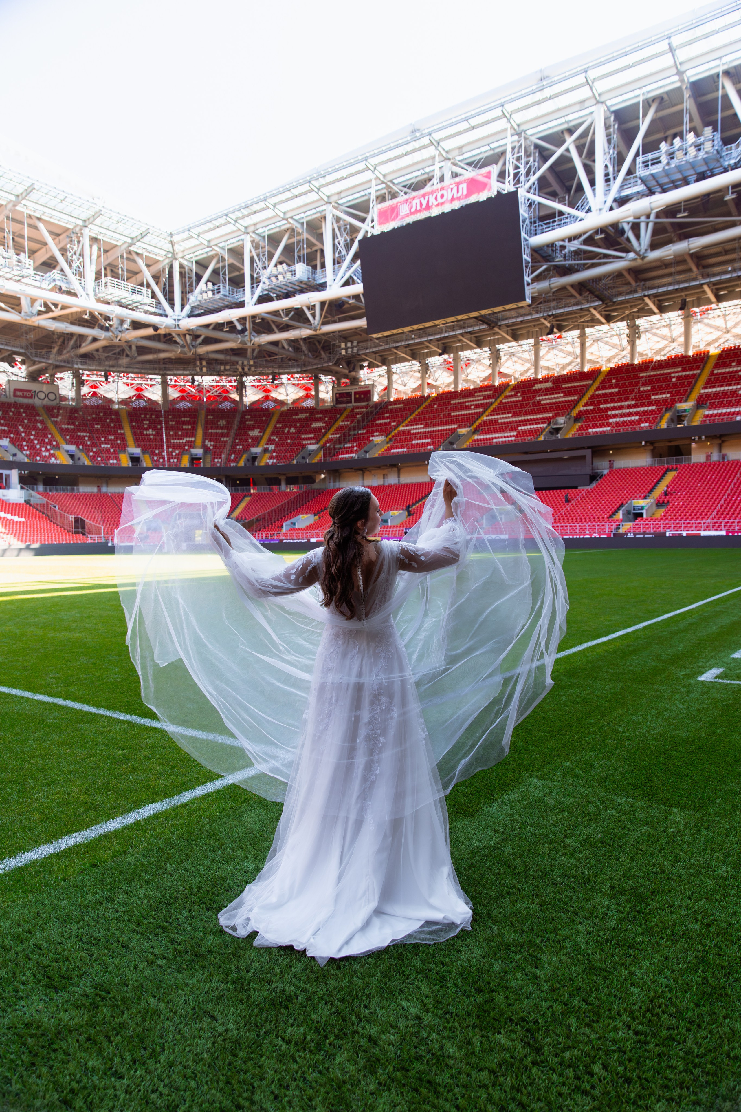На стадионе Спартак. Свадебный и семейный фотограф Москва и Московская область