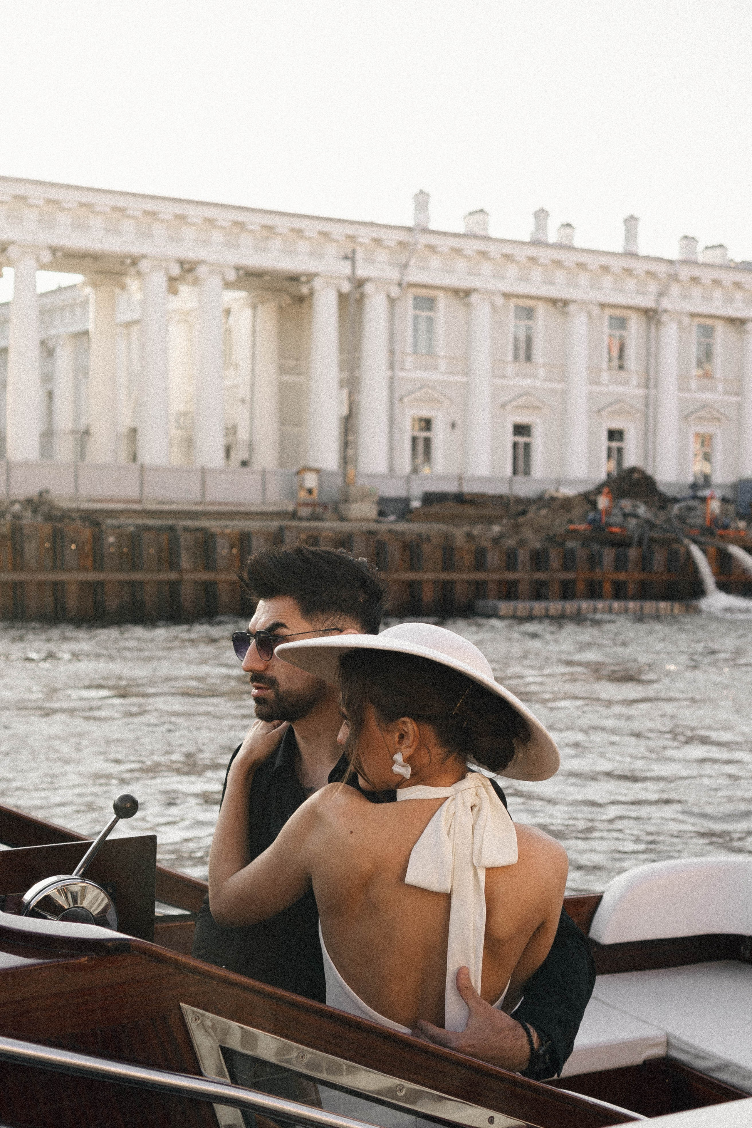 СВАДЕНБНАЯ СЬЕМКА НА КАТЕРЕ ПО КАНАЛАМ САНКТ-ПЕТЕРБУРГА И В АКВАТОРИИ НЕВЫ. Профессиональный фотограф, Санкт-Петербург — Виктория Богомолова