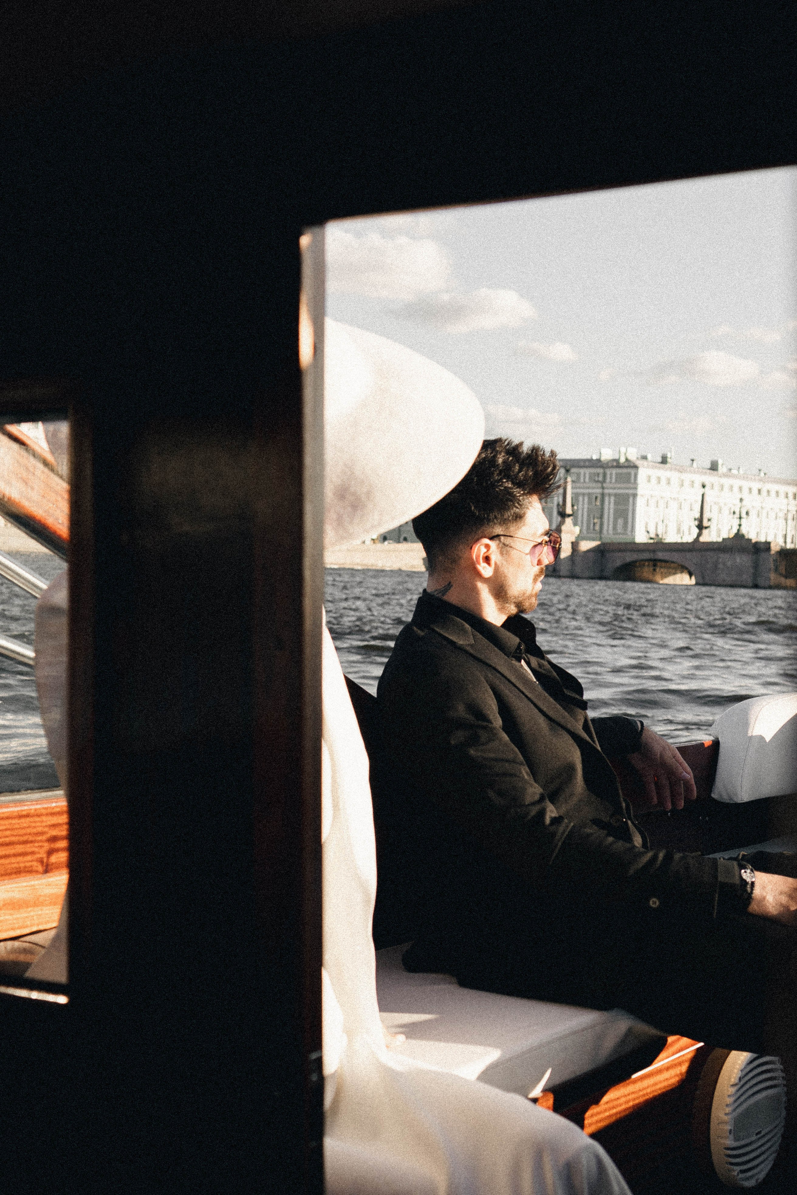 СВАДЕНБНАЯ СЬЕМКА НА КАТЕРЕ ПО КАНАЛАМ САНКТ-ПЕТЕРБУРГА И В АКВАТОРИИ НЕВЫ. Профессиональный фотограф, Санкт-Петербург — Виктория Богомолова