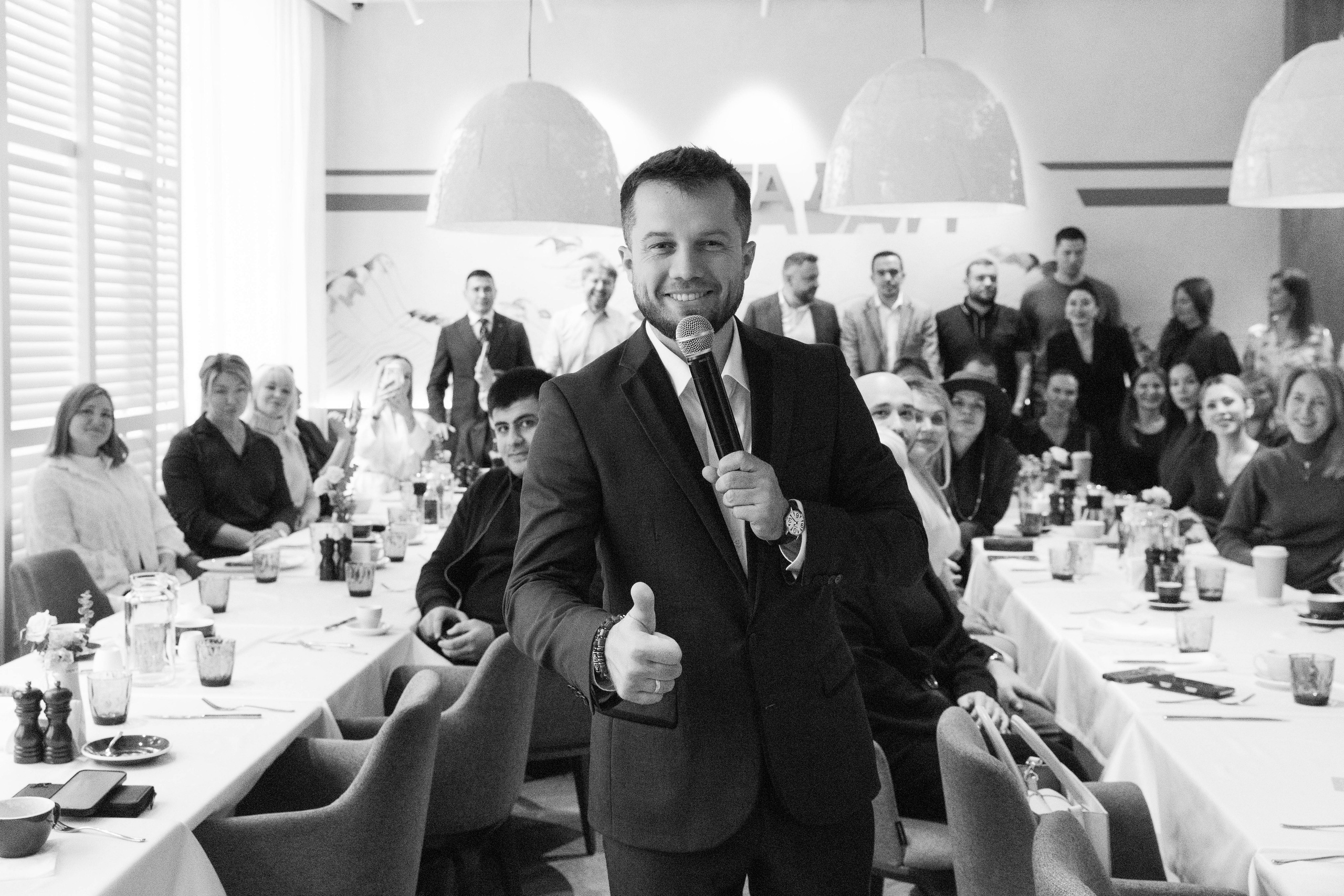 Международный опыт инвестиций РФ и ОАЭ. Бизнес-завтрак в «Магадане». Репортажный фотограф в Новосибирске Алена Помазунова