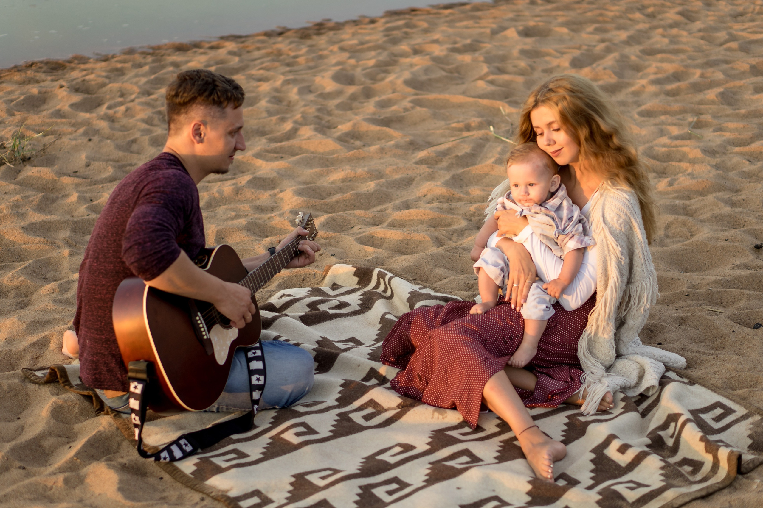 Стефан с родителями на заливе. Фотограф Ольга Игорева