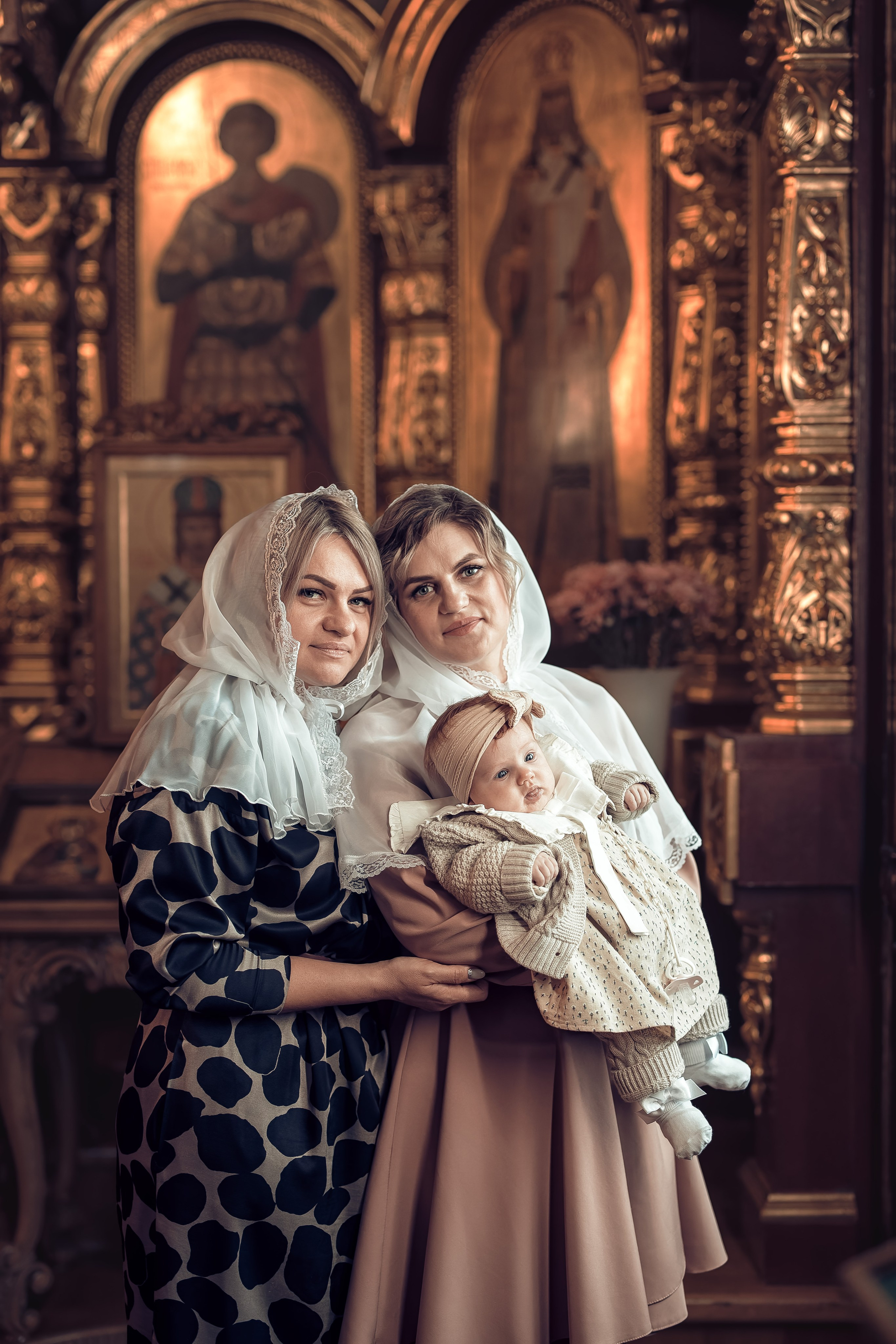 Таинства Крещения и Венчания в Старом Осколе. Фотостудия для новорожденных в Старом Осколе Гильфановых Юрия и Ольги