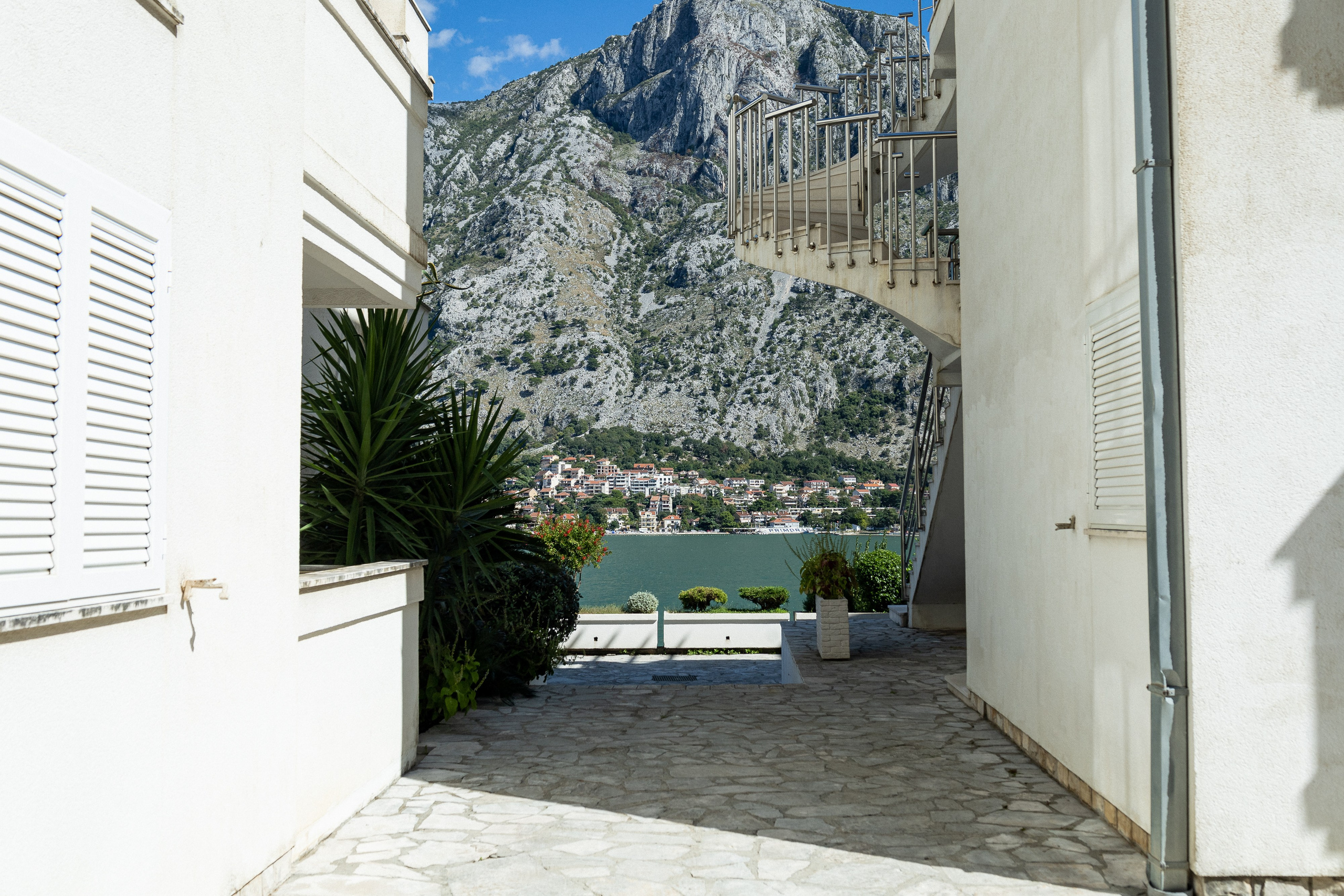 Private apartment for rent. Fotograf u Crnoj Gori-porodično fotografisanje sa djecom, lovestory, nekretnine