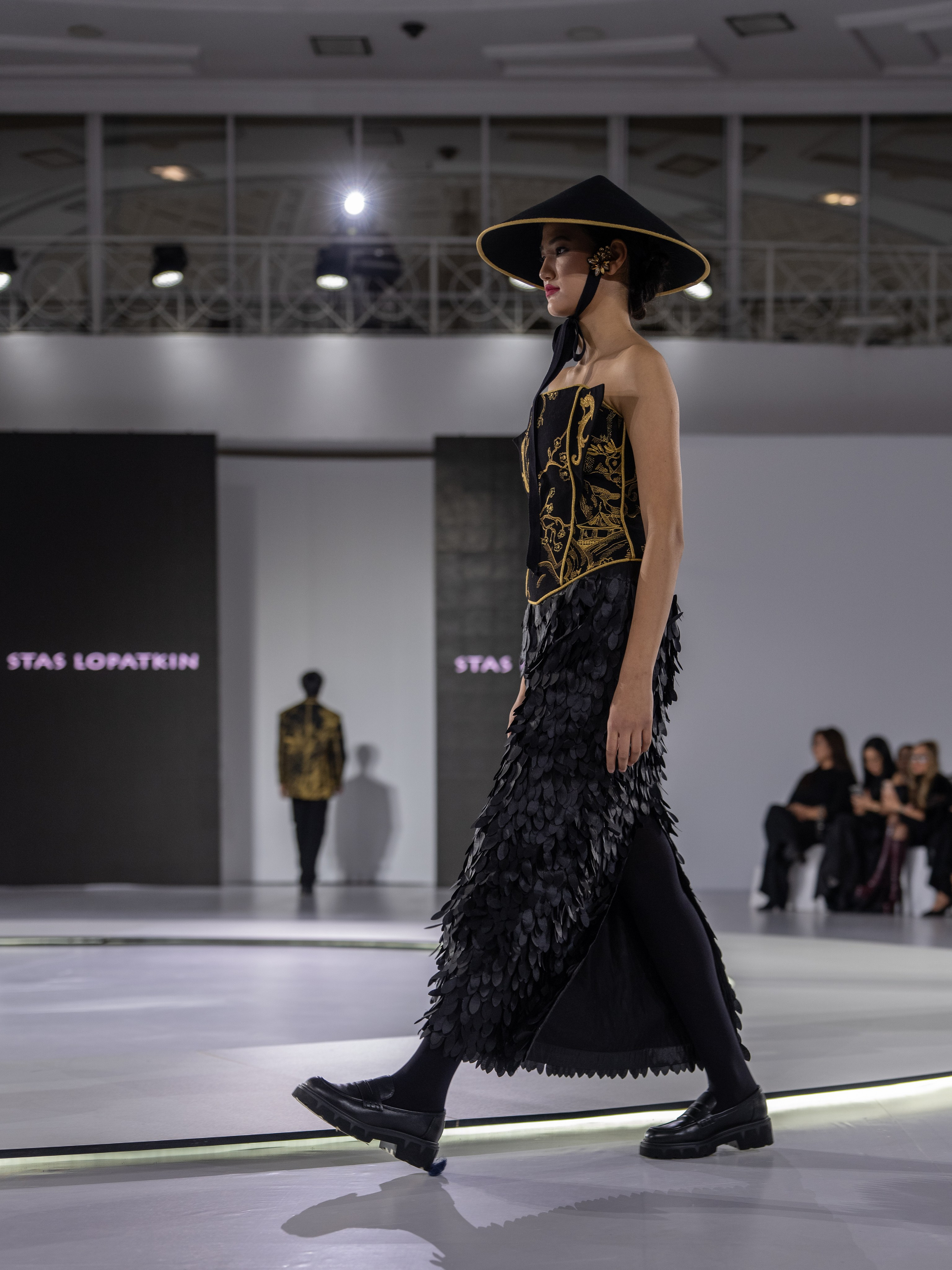 Дизайнер Stas Lopatkin. Сайт Алматинского НЮ АРТ, будуар и фэшн фотографа Дениса Карпенко