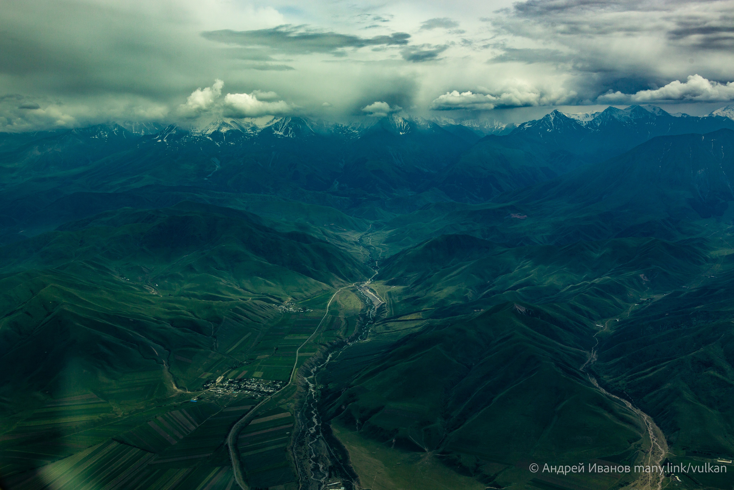 Полёт на Иссык-Куль — конференция Кругосветчиков (2025г). Фотоальбом показывающий увлекательный мир авиации и мир медведей Андрея Иванова