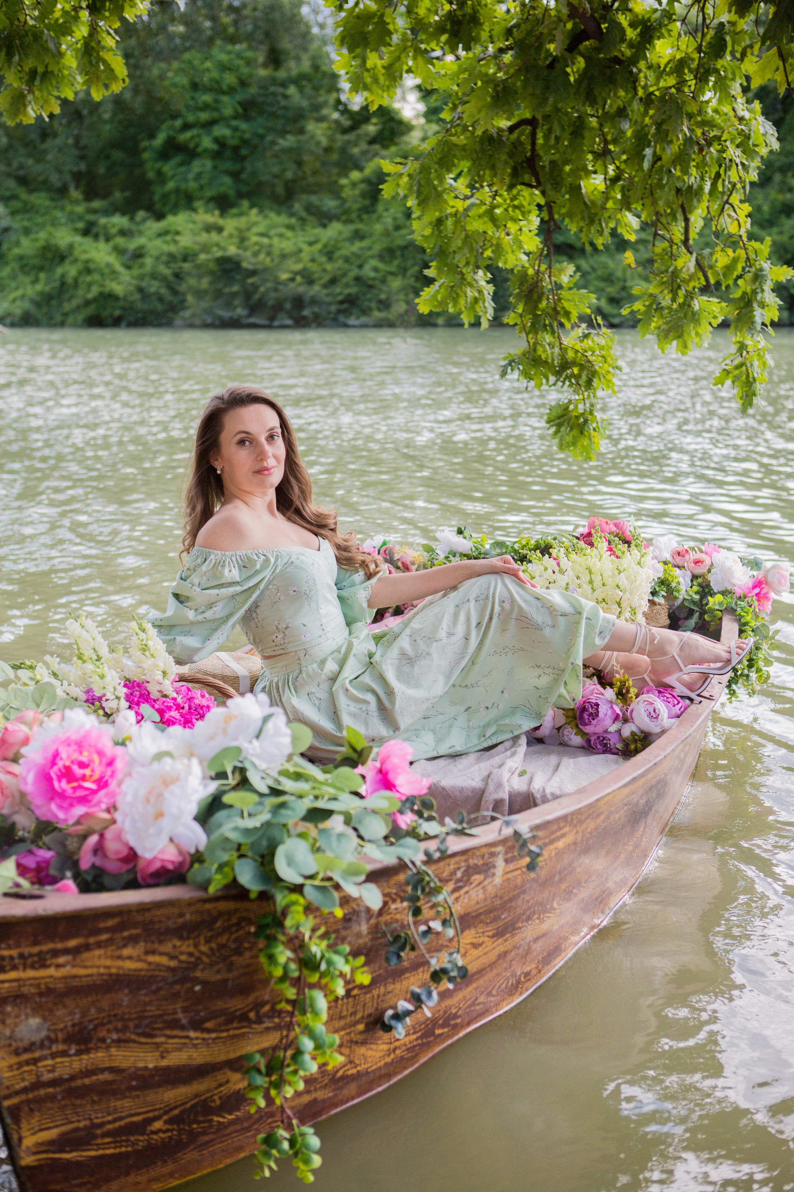 Лодка с пионами. Свадебный семейный и детский фотограф в Краснодаре Карина Федоровская