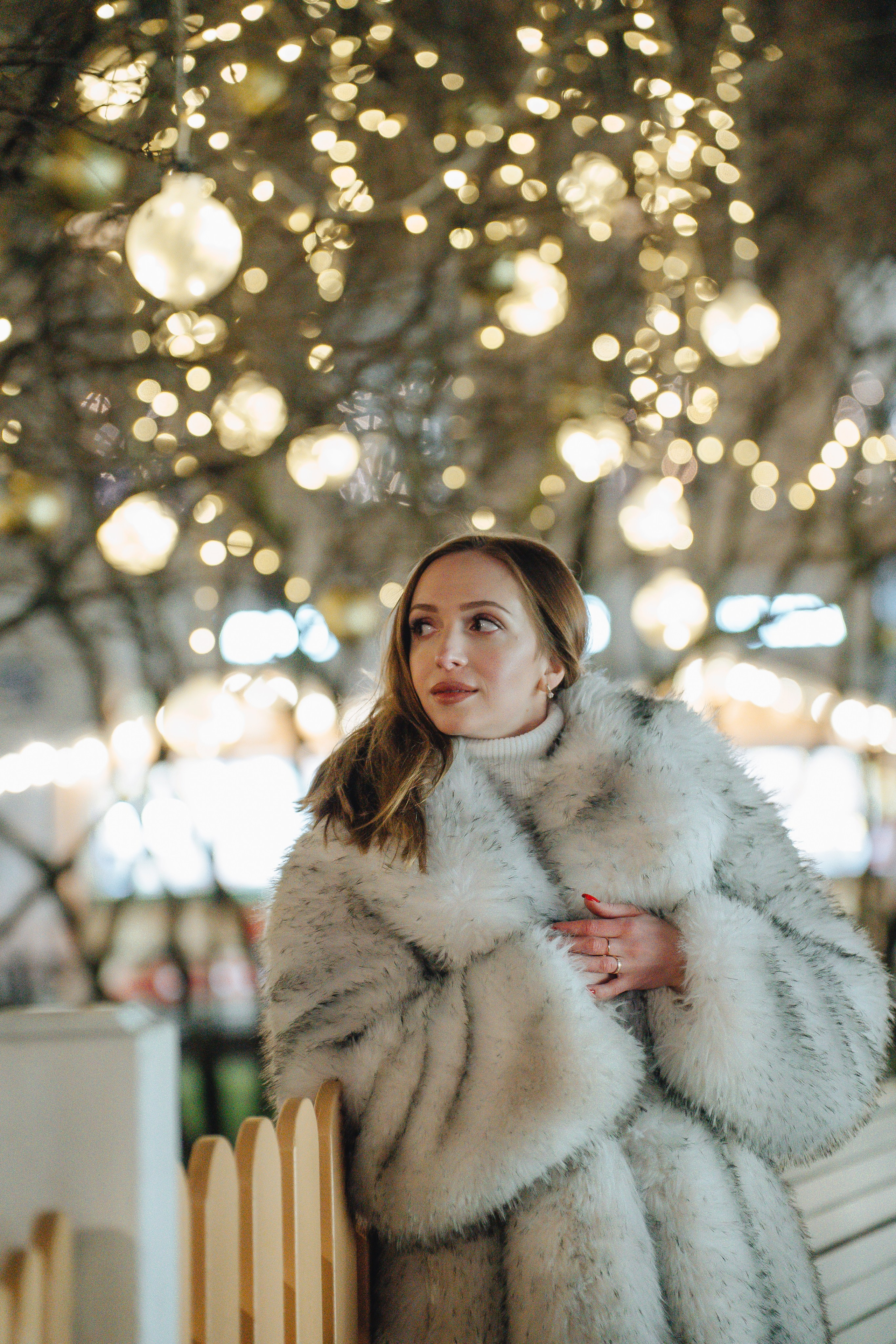 ПРОГУЛКА НА МАНЕЖНОЙ ПЛОЩАДИ ДЛЯ ДЕВУШКИ ПЕРЕД НОВЫМ ГОДОМ (НОВОГОДНЯЯ ФОТОСЕССИИЯ НА МАНЕЖНОЙ ПЛОЩАДИ). Профессиональный фотограф, Санкт-Петербург — Виктория Богомолова
