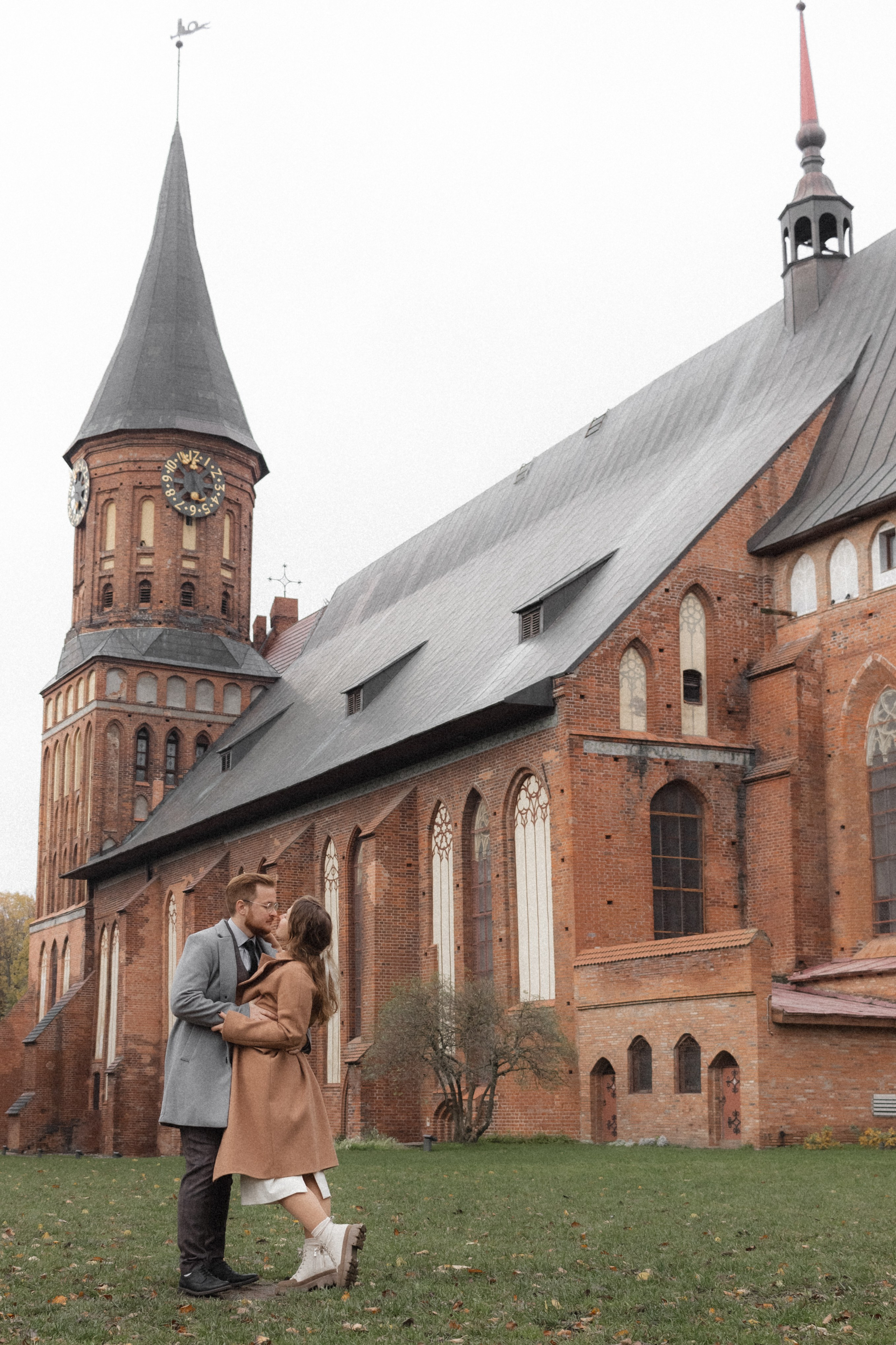 Фотосессия lovestory Калининград на острове Канта. Портретный фотограф в Калининграде Рита Холодова