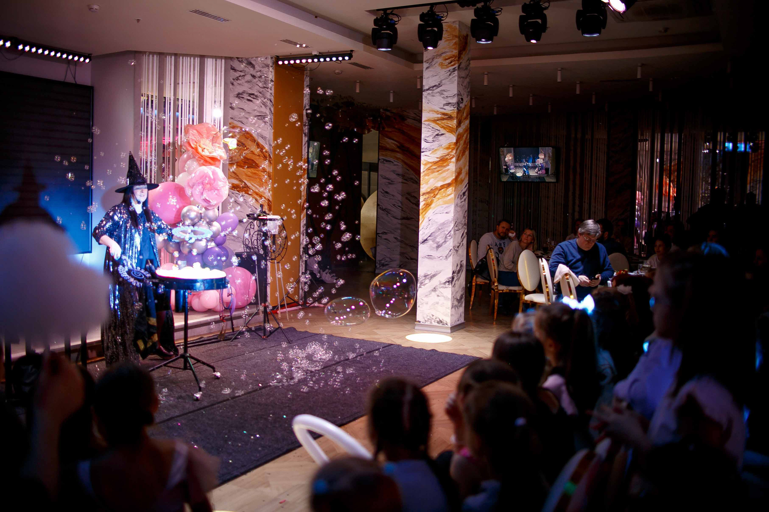 Площадка «Времена Года». Ваш репортажный фотограф Артемий Антонов