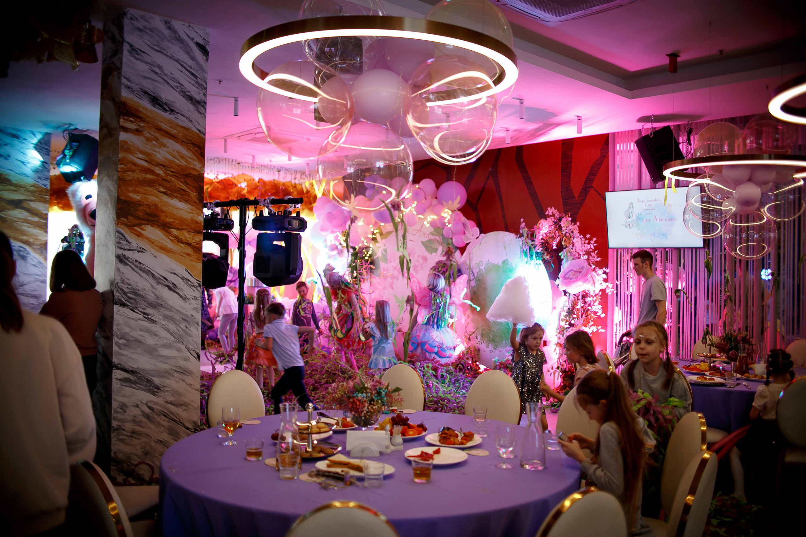 Площадка «Времена Года». Ваш репортажный фотограф Артемий Антонов