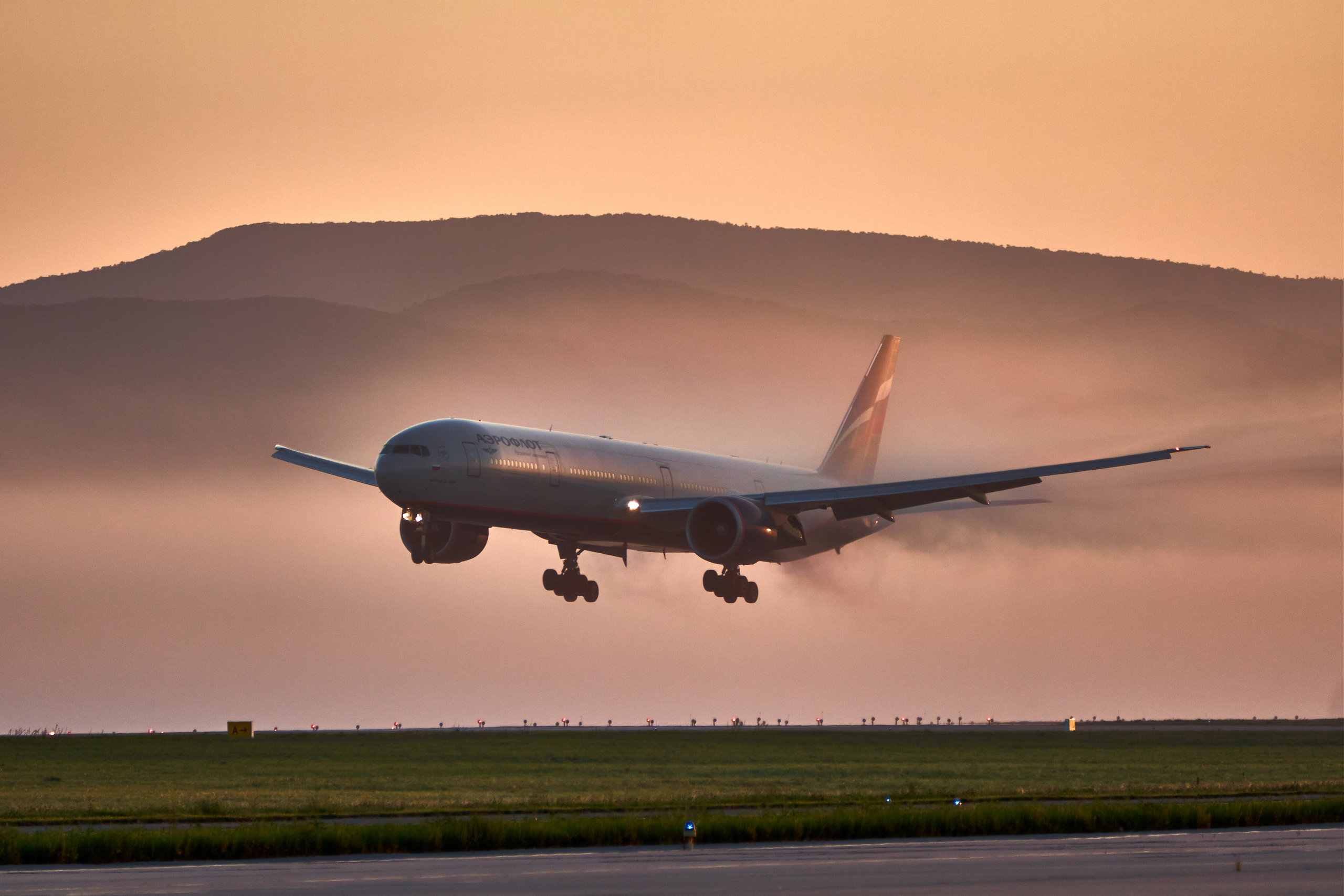 Boeing-777-300 а/к "Аэрофлот" на посадке, авиаспоттинг 2020