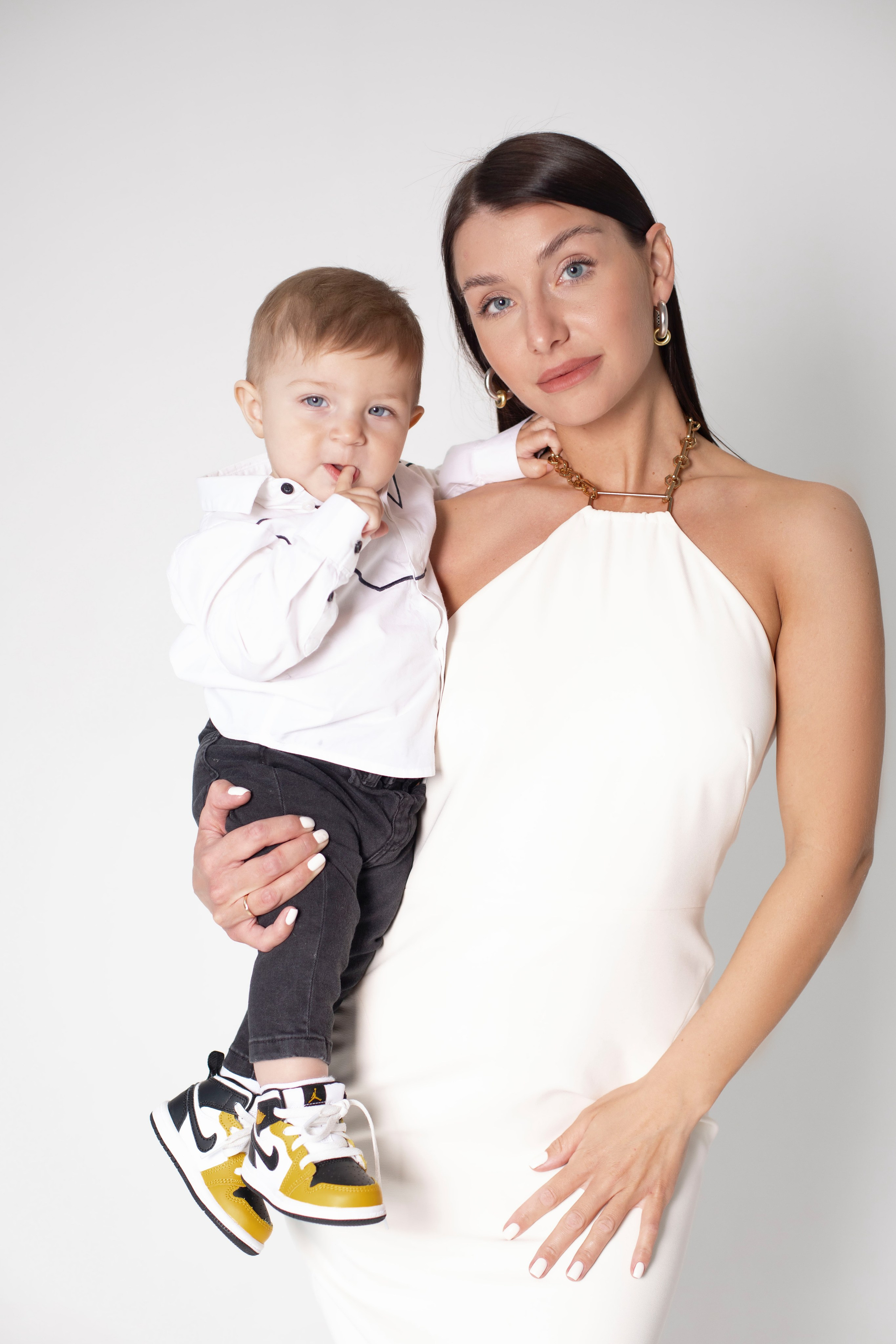 Маша, Арина, Артем. Главная