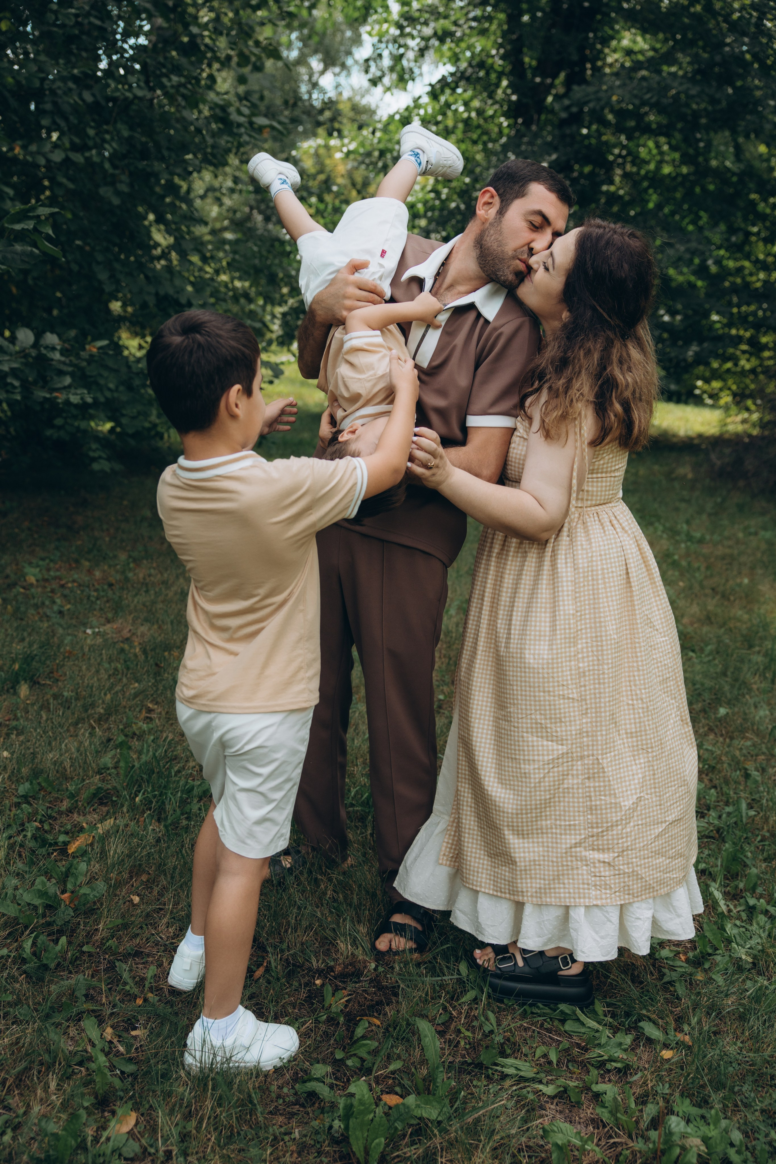 Семейная фотосессия в парке ЦПКиО. Свадебный, семейный фотограф в Иркутске Светлана Макаричева