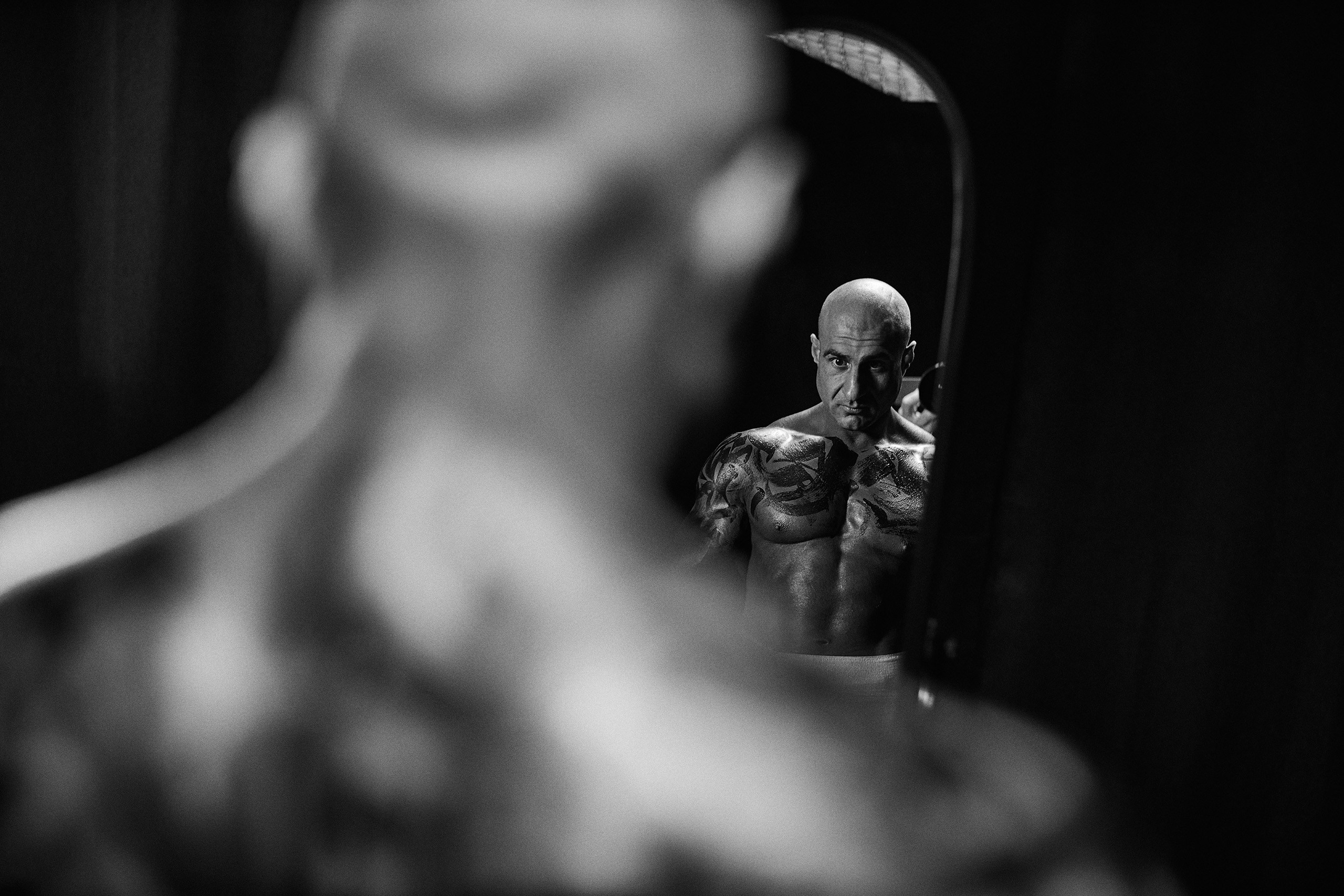 Бэкстейдж концептуальной съёмки фотографа Дмитрия Раймона, каллиграфа Антона Рейтара и персонального тренера фитнес-клуба Байрама Алоева. Фотосессия в Efimov Studio. Портретный фотограф во Владивостоке Сергей Ефимов. #СергейЕфимовФото