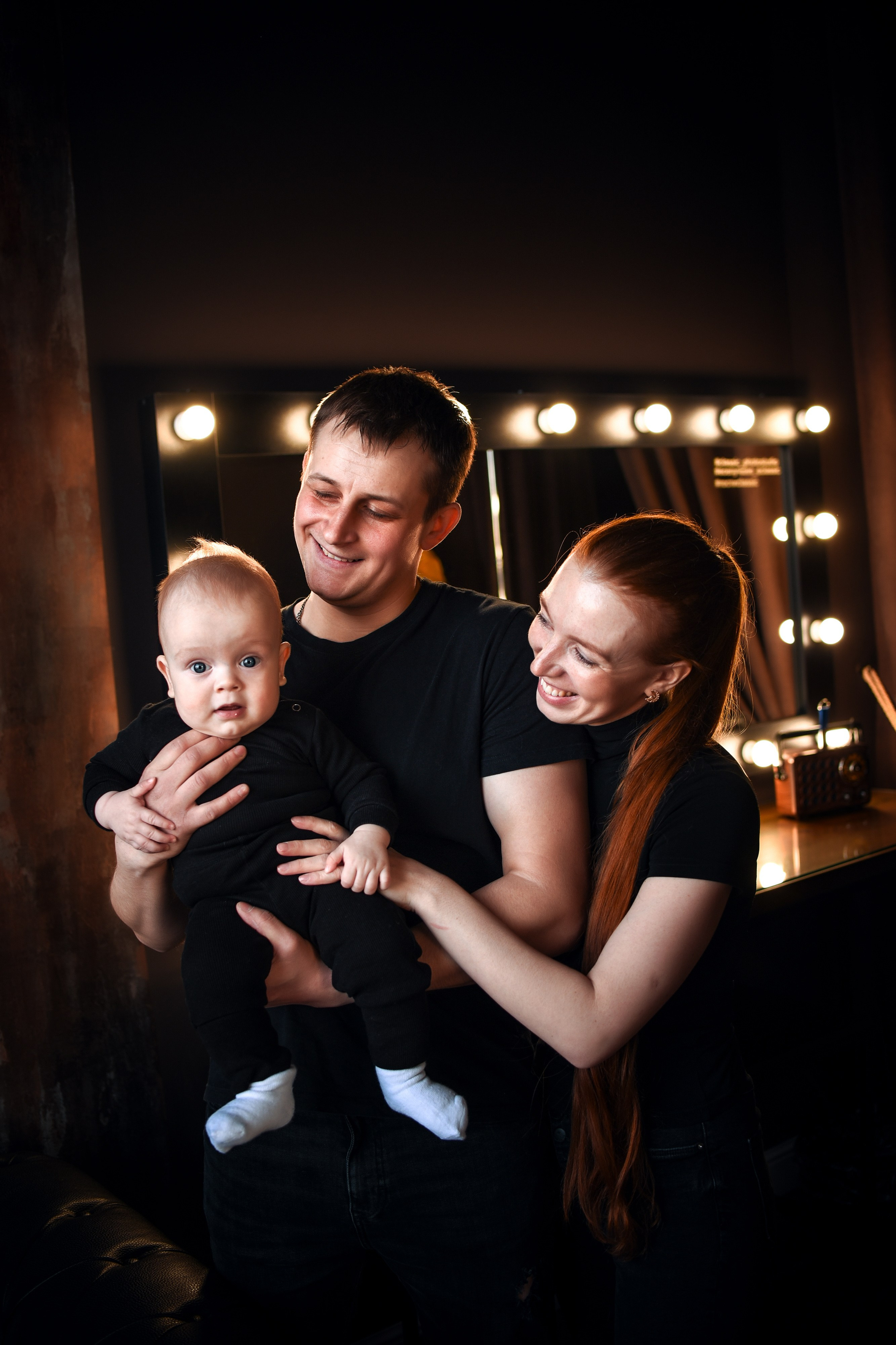 Семейная студийная фотосессия 3. Свадебный, семейный, детский, контент фотограф в Омске Максим Ильин