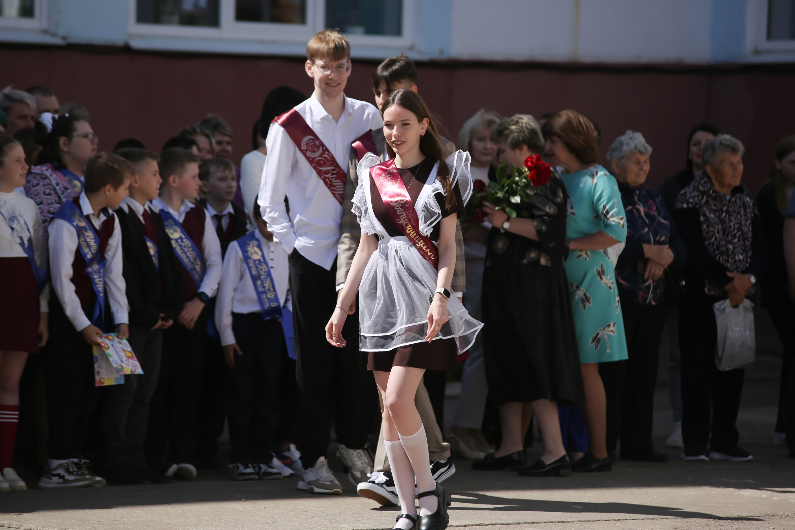 ЛИНЕЙКА «ПОСЛЕДНИЙ ЗВОНОК» 9 ШКОЛА 2024 г МЦЕНСК. ТВОЙ АЛЬБОМ / ТВОИ ПРАВИЛА