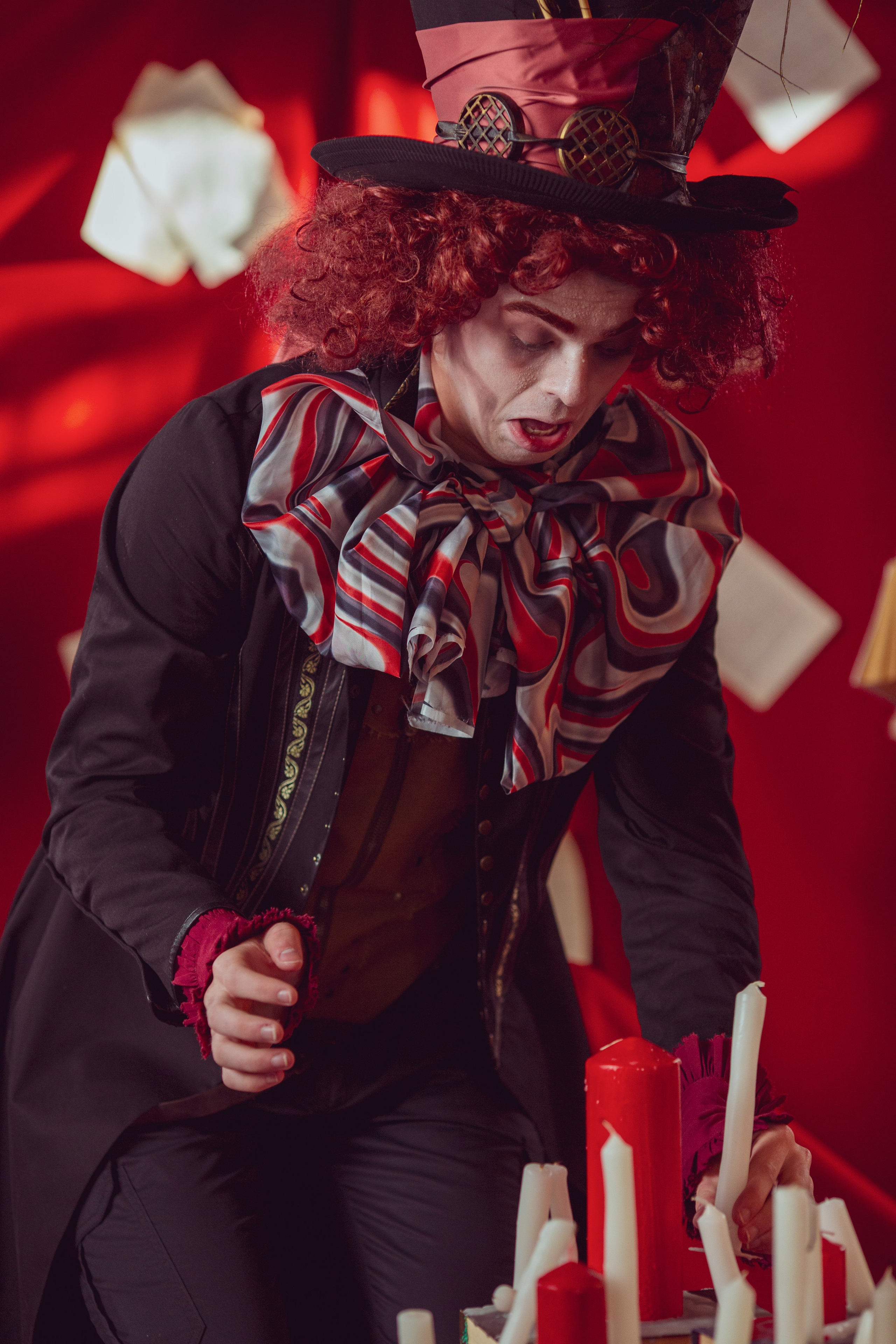 Шляпник. Фотограф Антонина Свешникова. ВЫПУСКНЫЕ ФОТОКНИГИ для детских садов и школ. Москва, Владимир