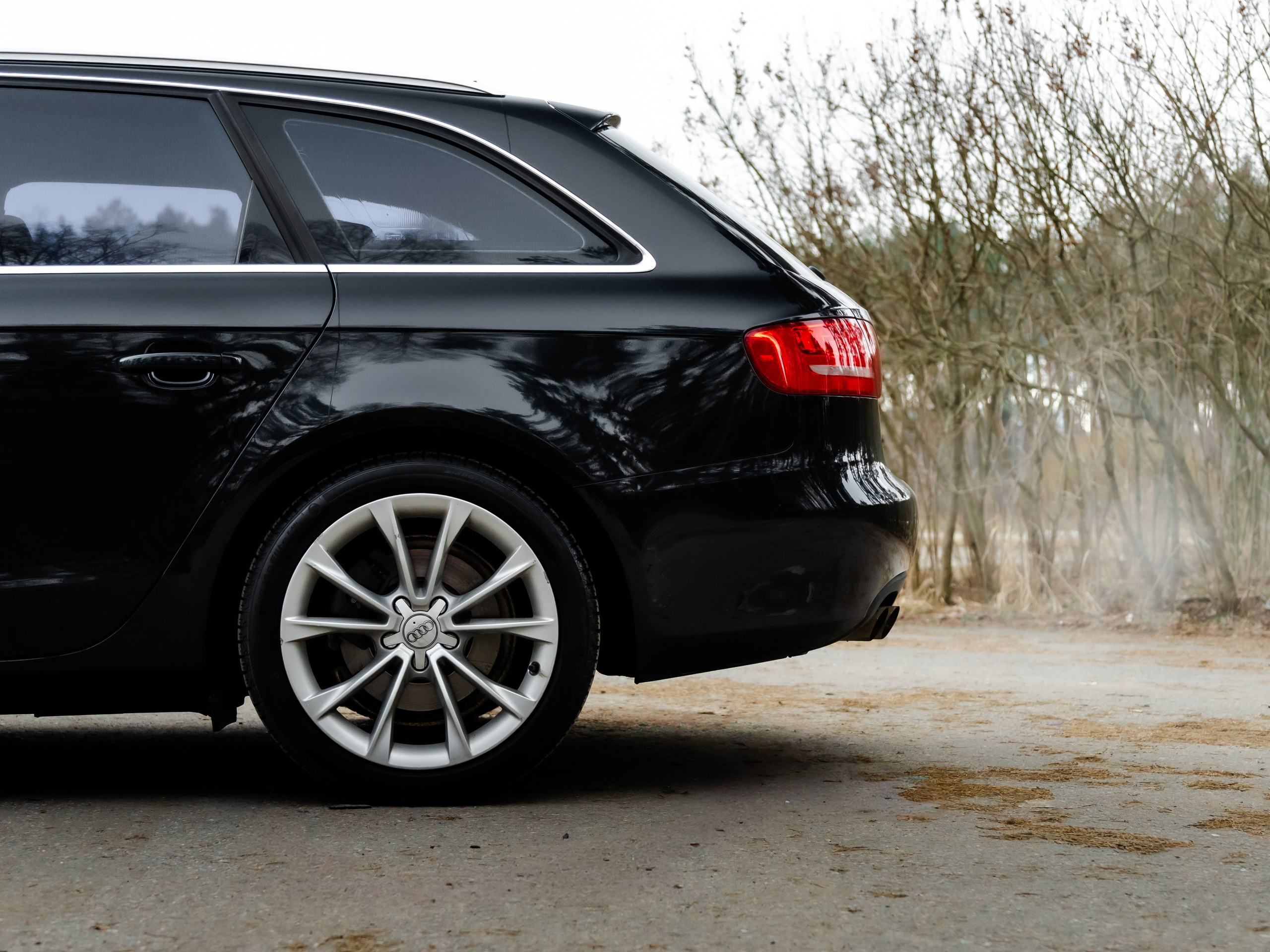 AUDI A4 B8 AVANT. Opasnophoto
