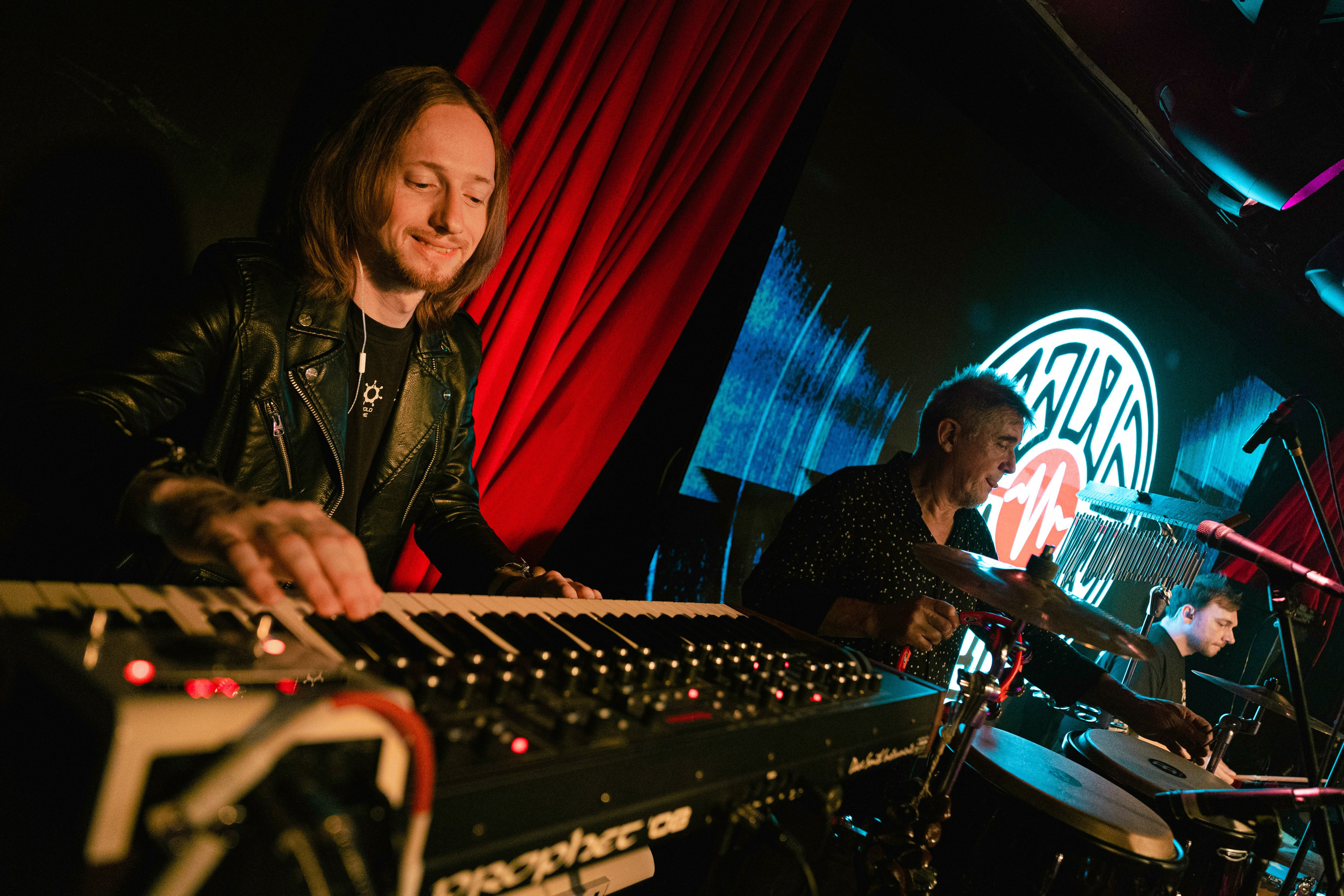 Маша и Медведи. Концертный фотограф в Москве Алексей Вовк