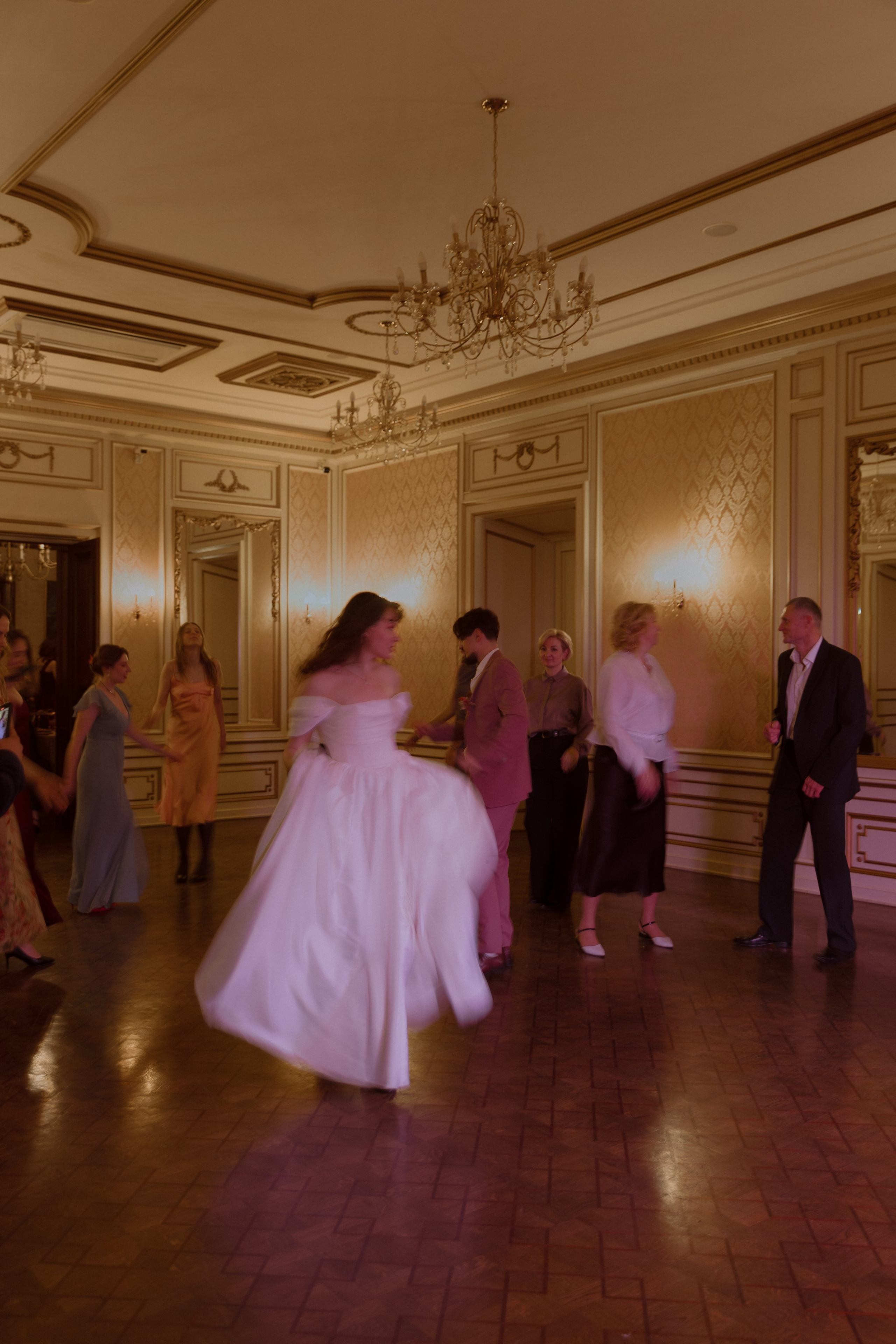 Welcome back to your own dinner party. Фотограф Лия Козловская Минск