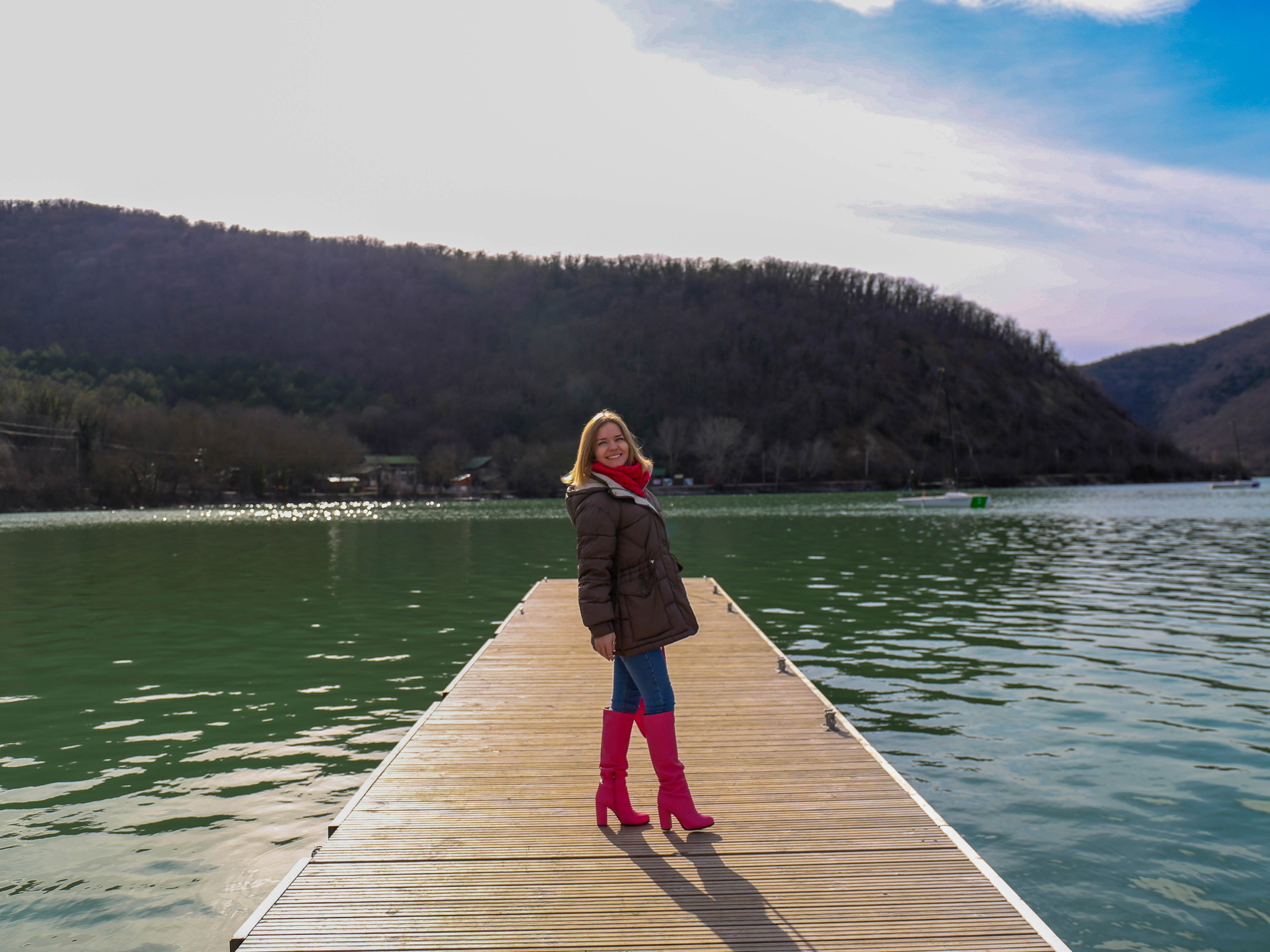 Зимняя фотосессия в Абрау-Дюрсо. Семейный и детский фотограф Екатерина Черняева. Снимаю портреты, love story, фотопрогулки, работаю на улице, в кафе, студии, дома у клиента