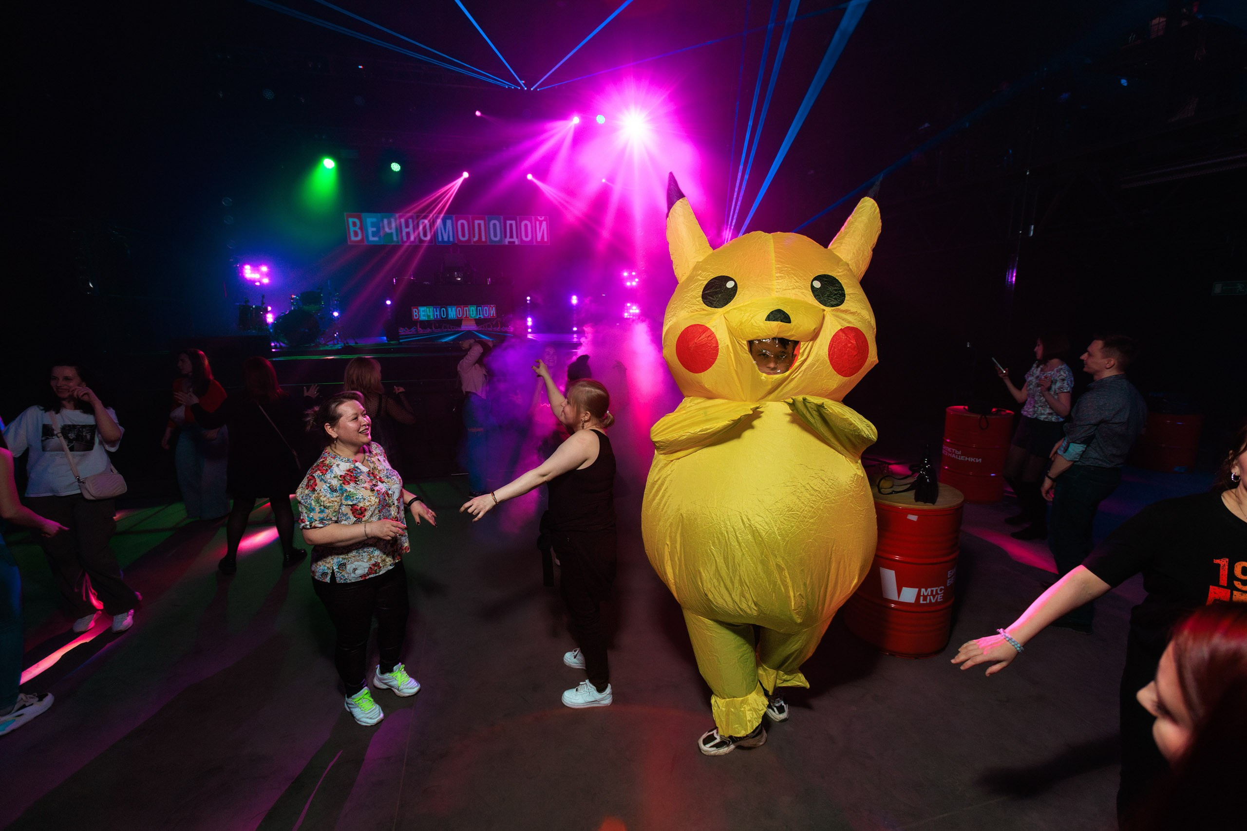 13.04.25 Вечно молодой. Репортажный фотограф Екатеринбург | Яркий, качественный репортаж | Концерты, клубы, репортаж, праздники, корпоративы
