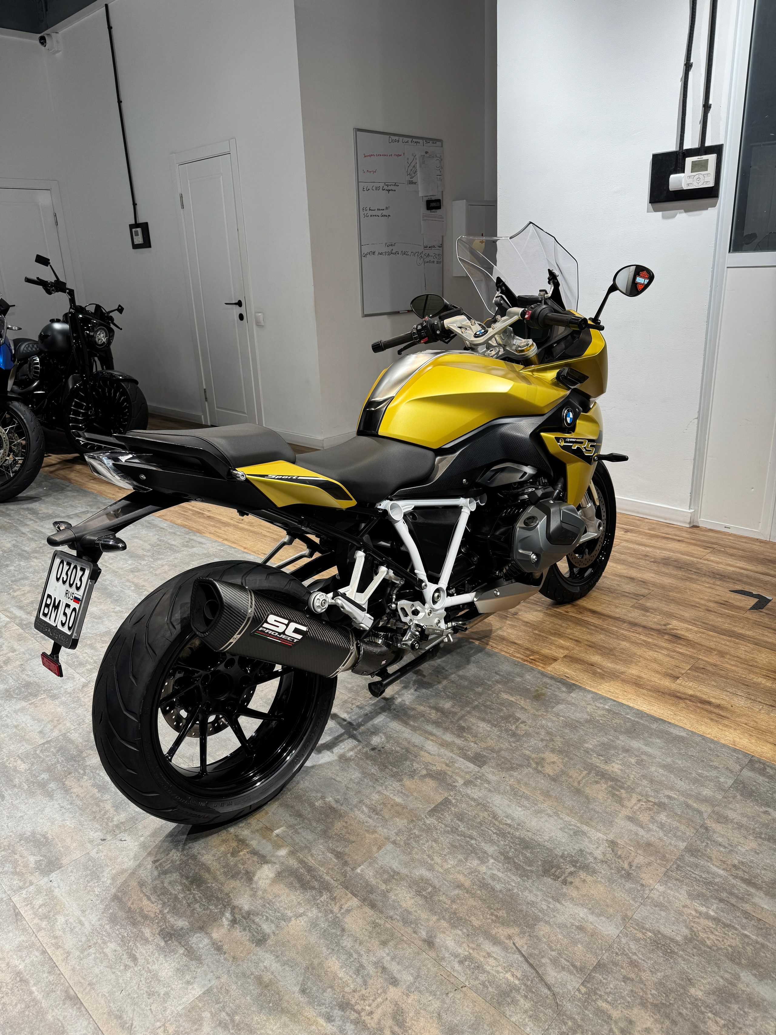 Мотоциклы 2019 R1250RS (Austin Yellow)  — купить мотоцикл. Hello Davidson, Москва. Только хорошие мотоциклы…