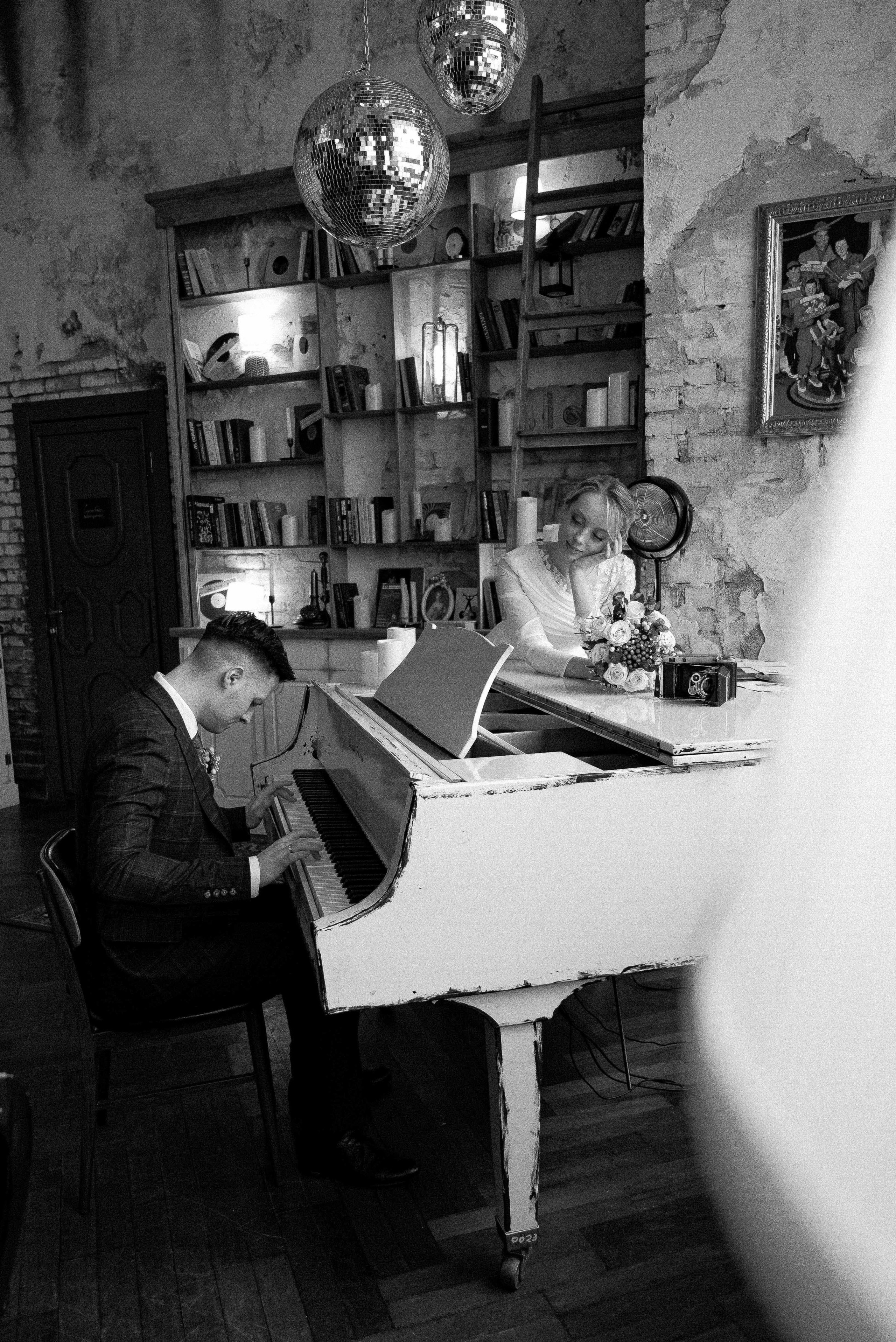 Артем и Галя. Тамара Власова