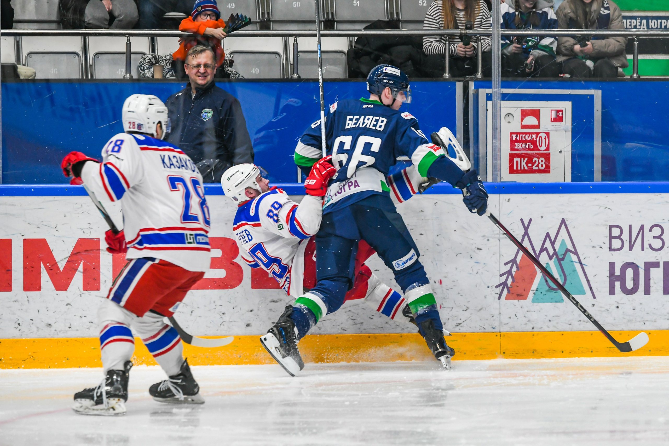 Матчи регулярного чемпионата ВХЛ. Фотограф в Ханты-Мансийске Евгений Жуланов