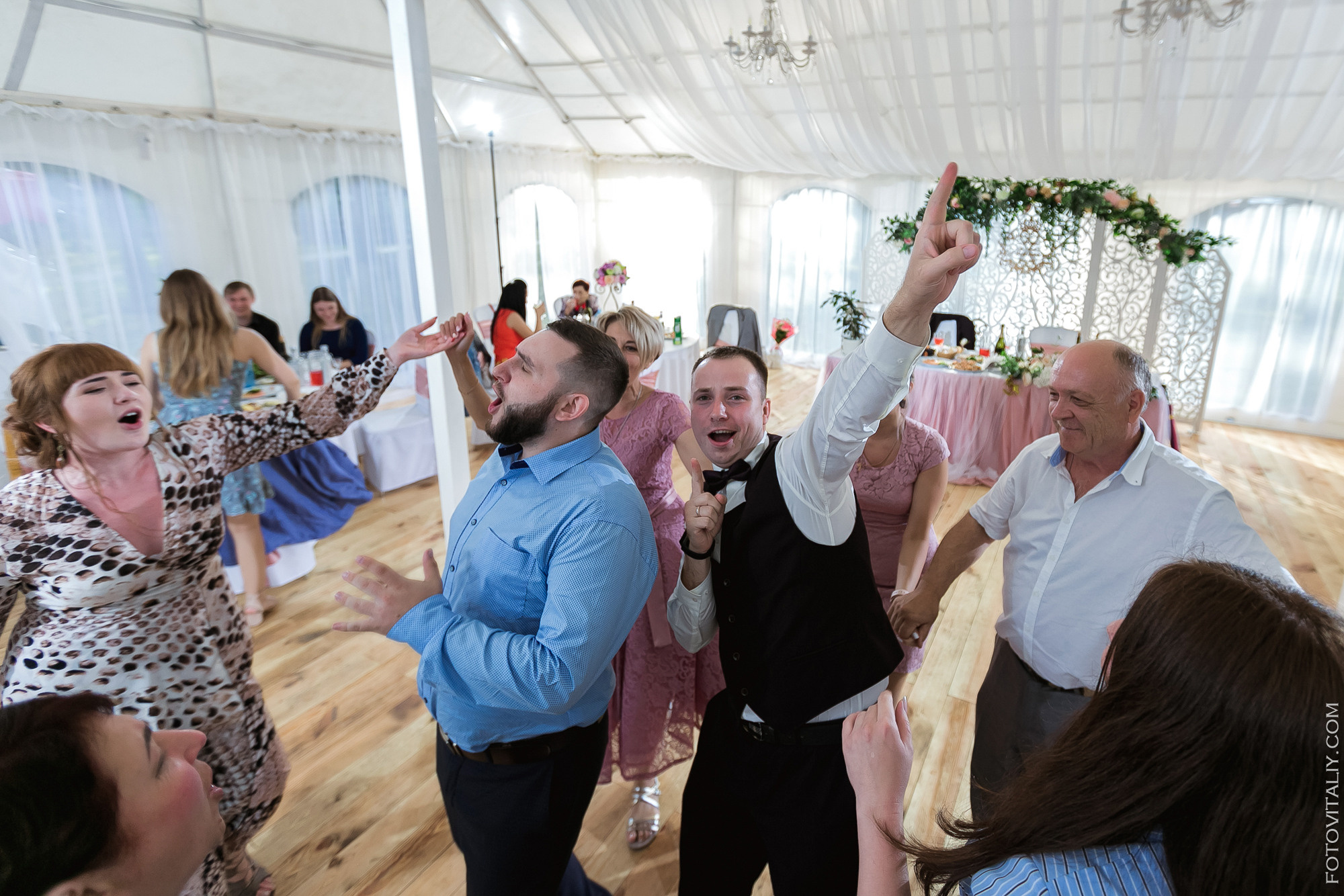 Фотограф на свадьбу в Барнауле. Свадебный репортажный и фуд фотограф в Барнауле Гайфулин Виталий