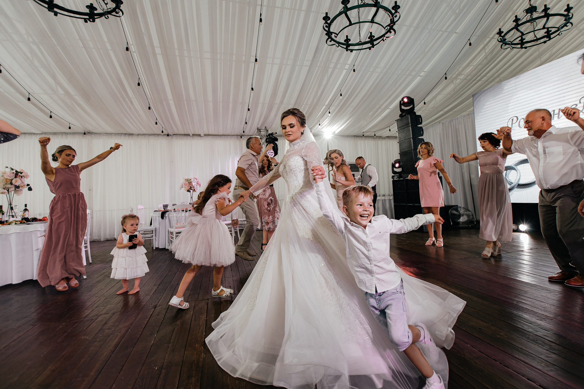 Свадебный фотограф в Барнауле. Свадебный репортажный и фуд фотограф в Барнауле Гайфулин Виталий