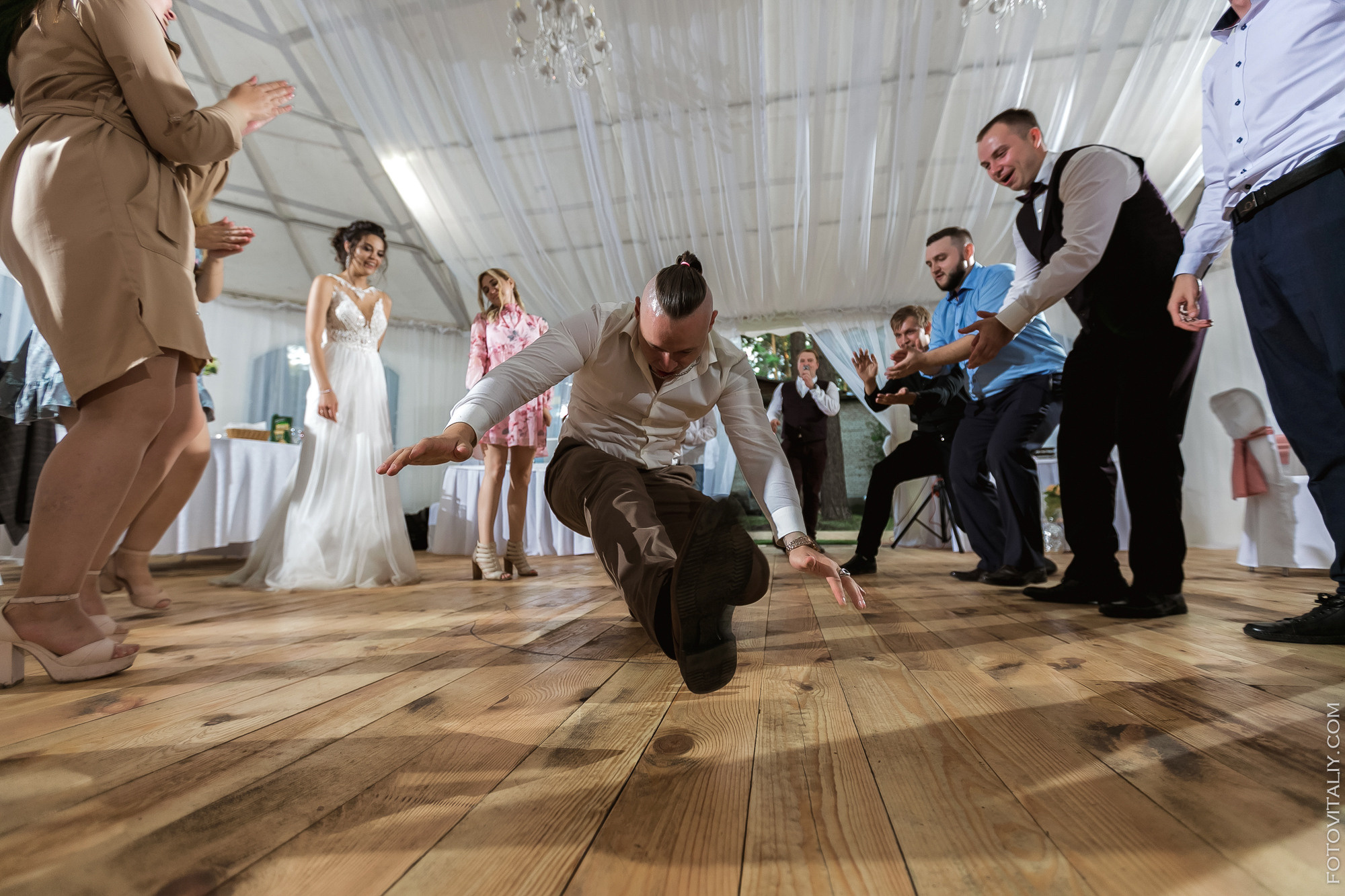 Фотограф на свадьбу в Барнауле. Свадебный репортажный и фуд фотограф в Барнауле Гайфулин Виталий